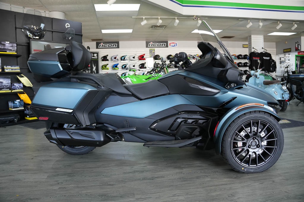 2027 Spyder RT Limited