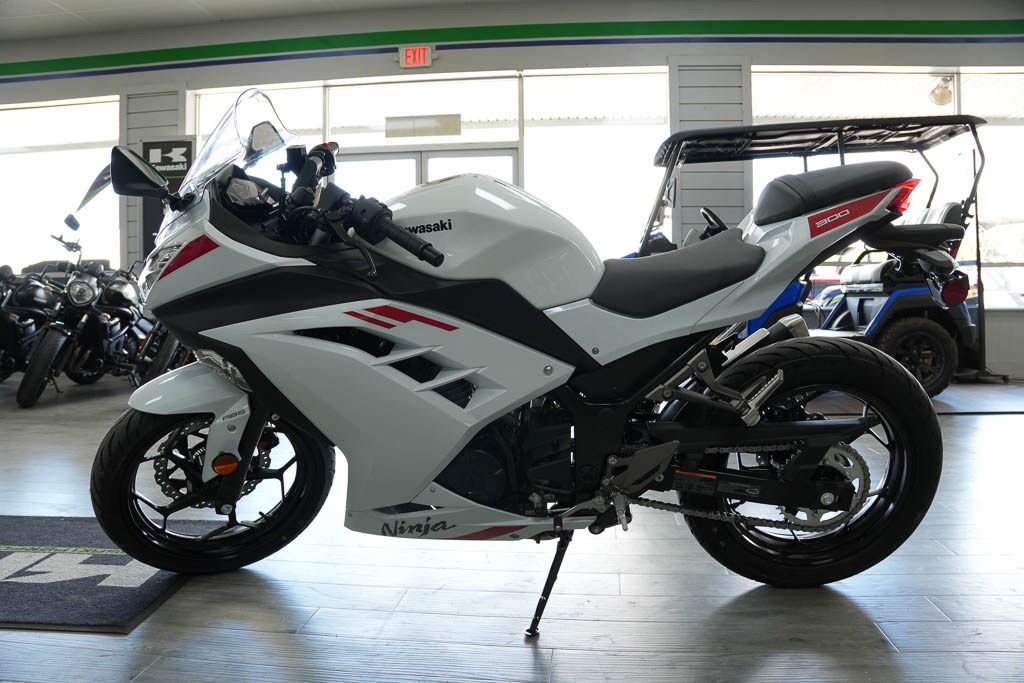 2026 Kawasaki Ninja® 300 ABS 7