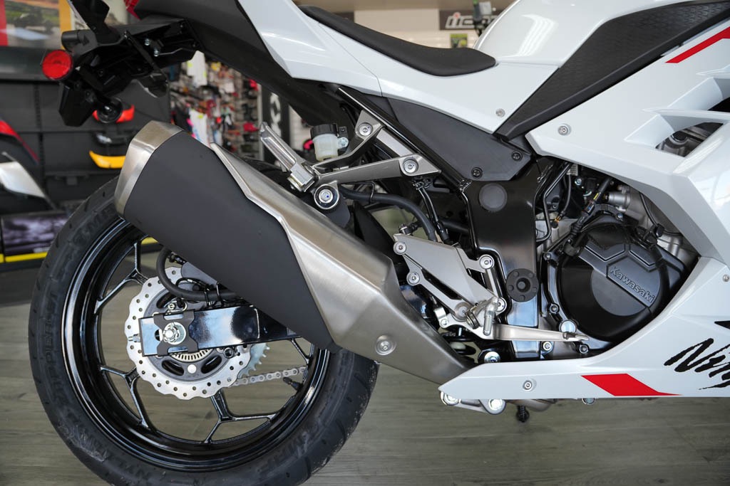 2026 Kawasaki Ninja® 300 ABS 12
