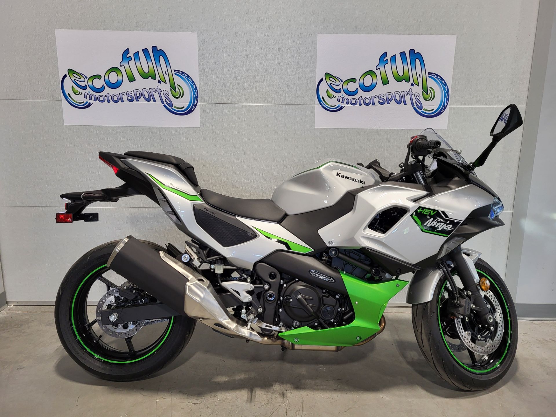 Niiya New 2024 Kawasaki Ninja 7 Hybrid ABS | Motorcycles in Forest