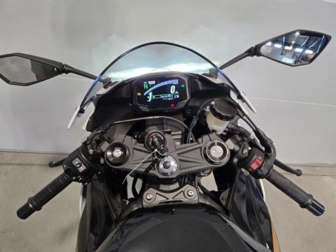 V6 写真 New 2026 Kawasaki NINJA ZX-6R ABS | Motorcycles in Forest Lake MN