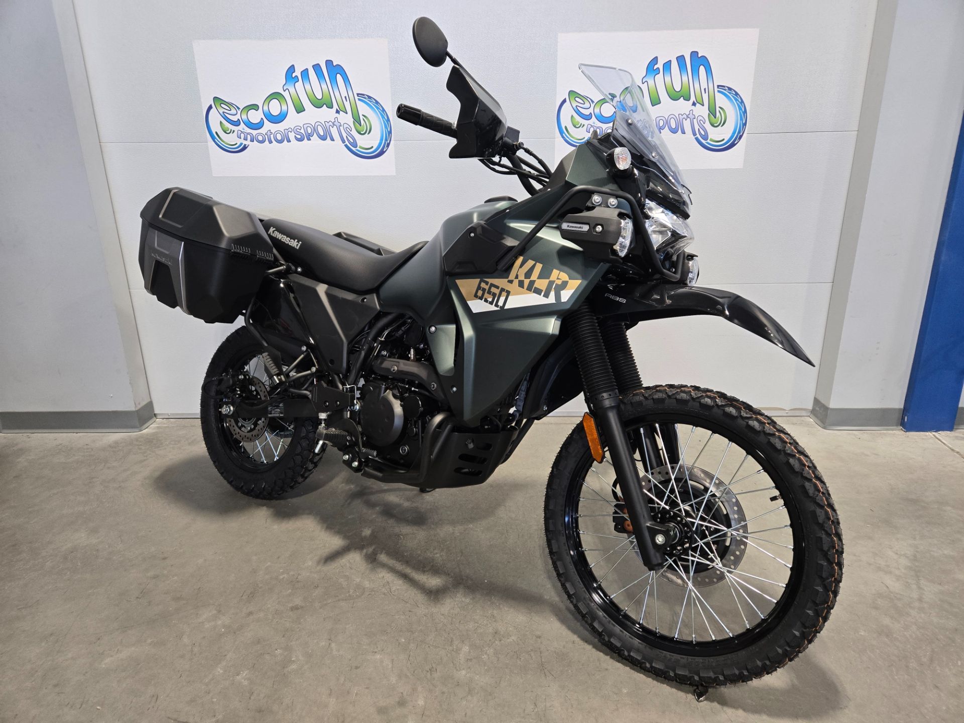 ケノン New 2026 Kawasaki KLR®650 Adventure ABS | Motorcycles in Forest
