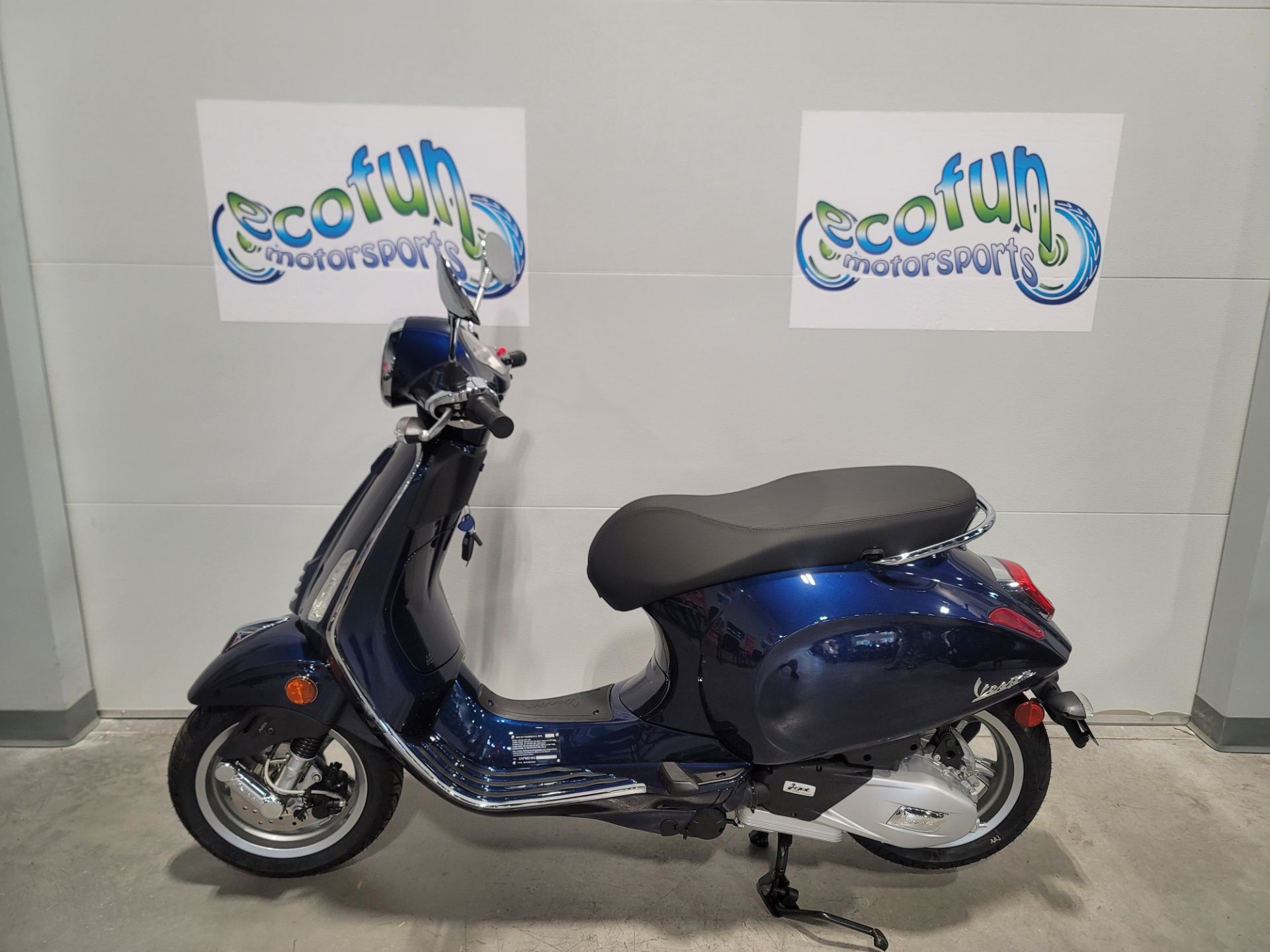 2025 Vespa Primavera 150 3