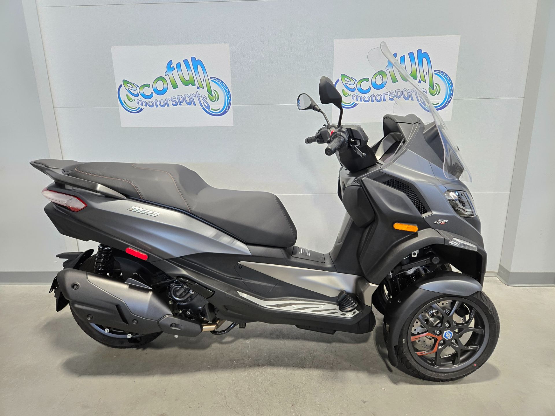 2026 Piaggio MP3 530 Exclusive 4