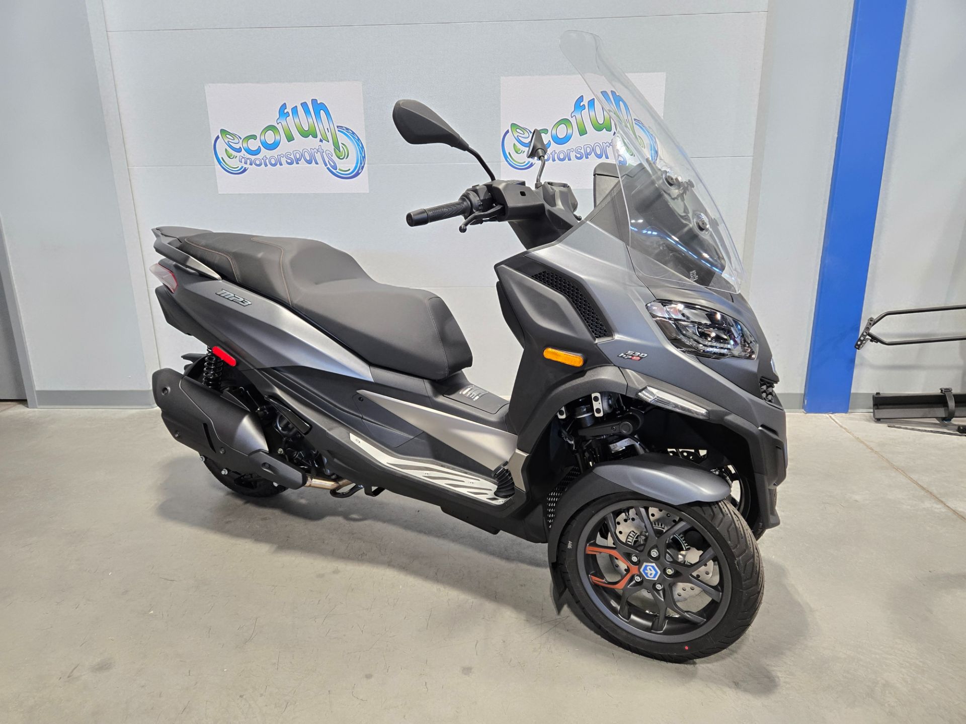 2026 Piaggio MP3 530 Exclusive 1
