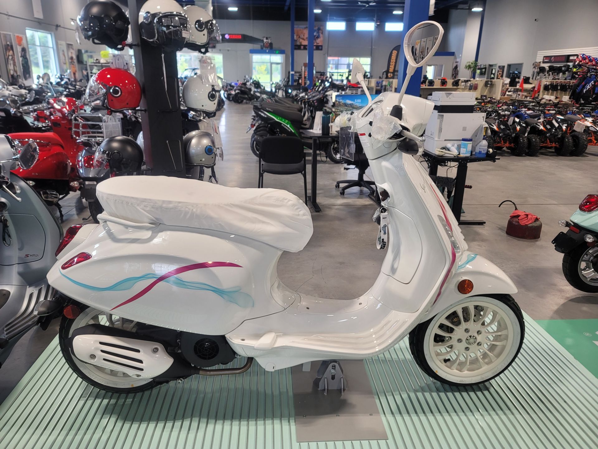 New 2022 Vespa Sprint 150 White Splash 2 Edition | Scooters in