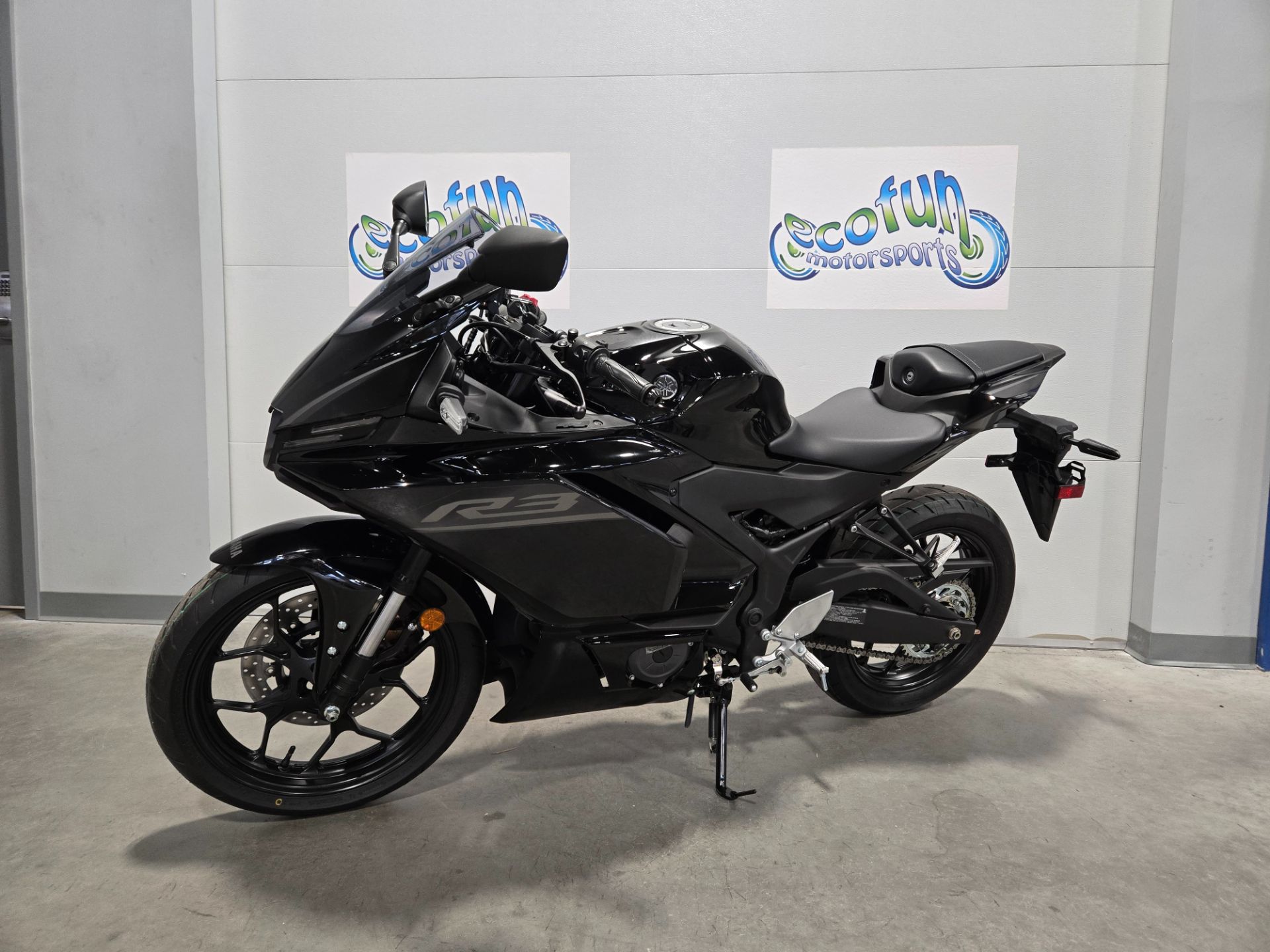 2026 Yamaha YZF-R3 4