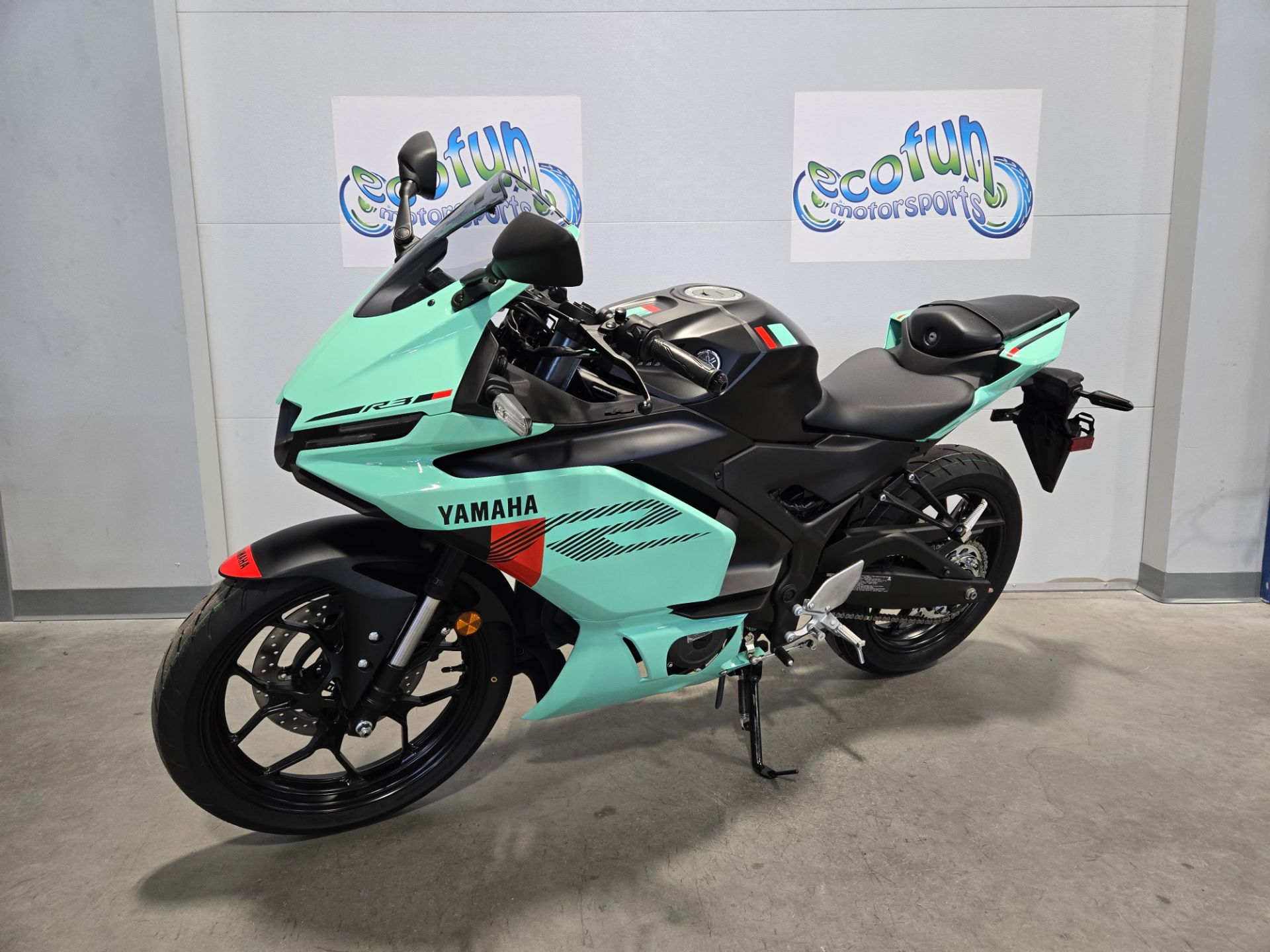 2026 Yamaha YZF-R3 4
