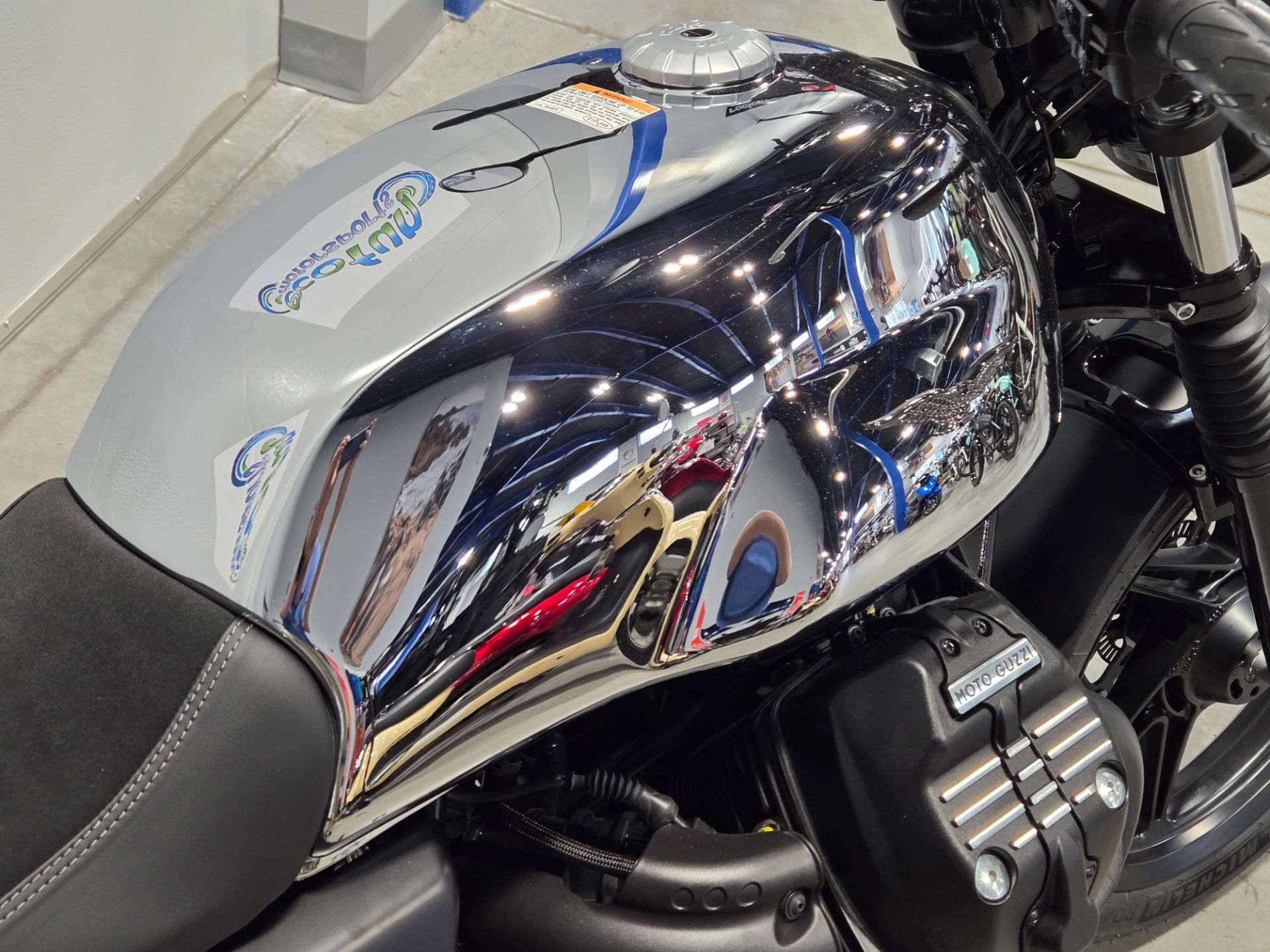 2025 Moto Guzzi photo 3