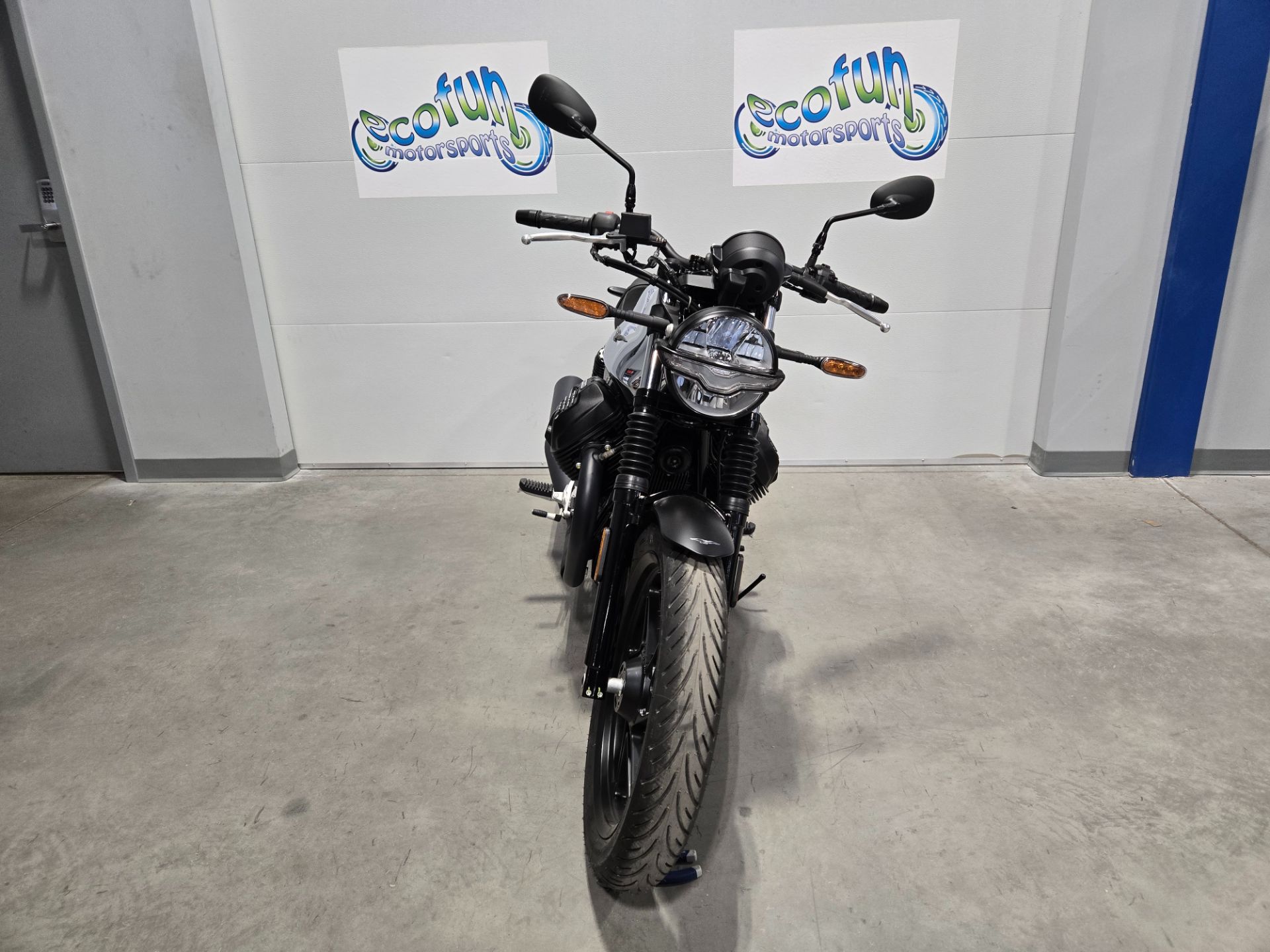 2025 Moto Guzzi photo 6