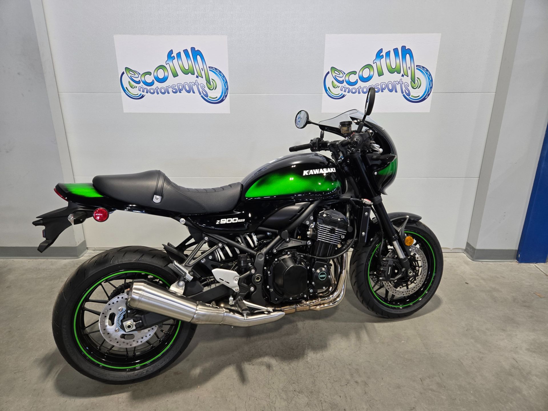 新品Kawasaki/Z900RS/CAFE/アンダーカウル/2025/グリーン カワサキ、2025年モデルの『Z900RS』にライムグリーンの新色を