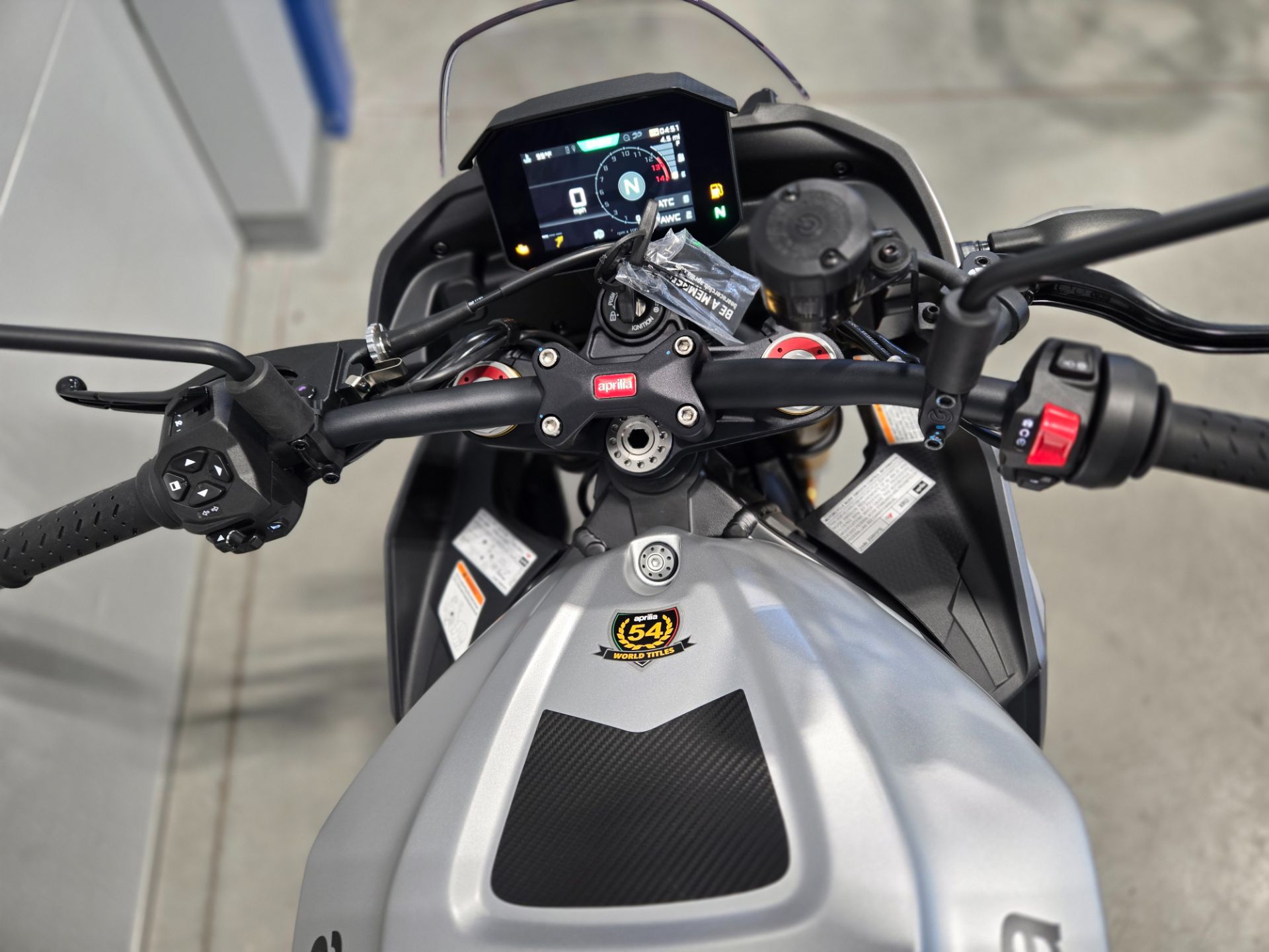 2027 Aprilia Tuono photo 3