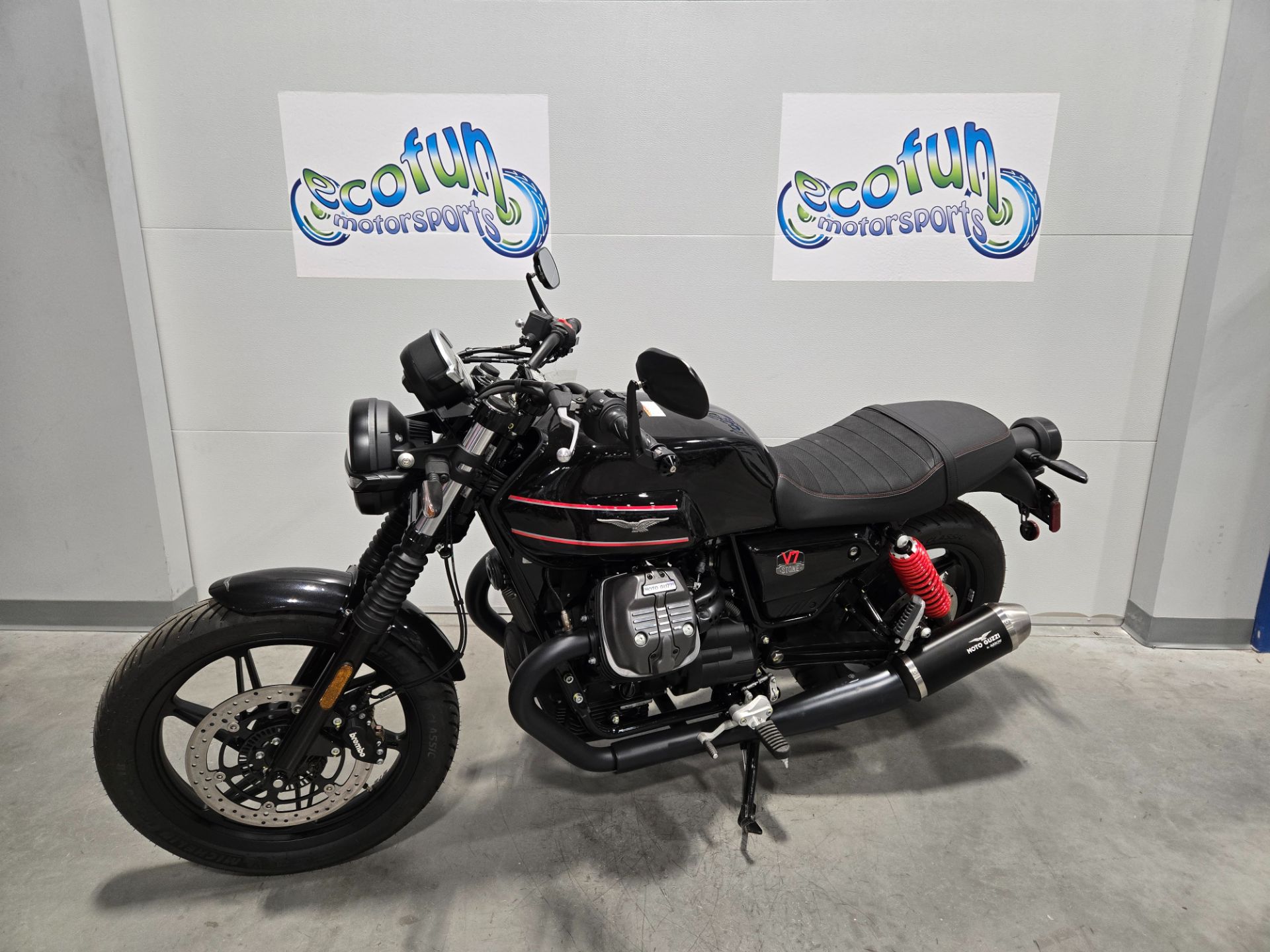 2024 Moto Guzzi photo 3