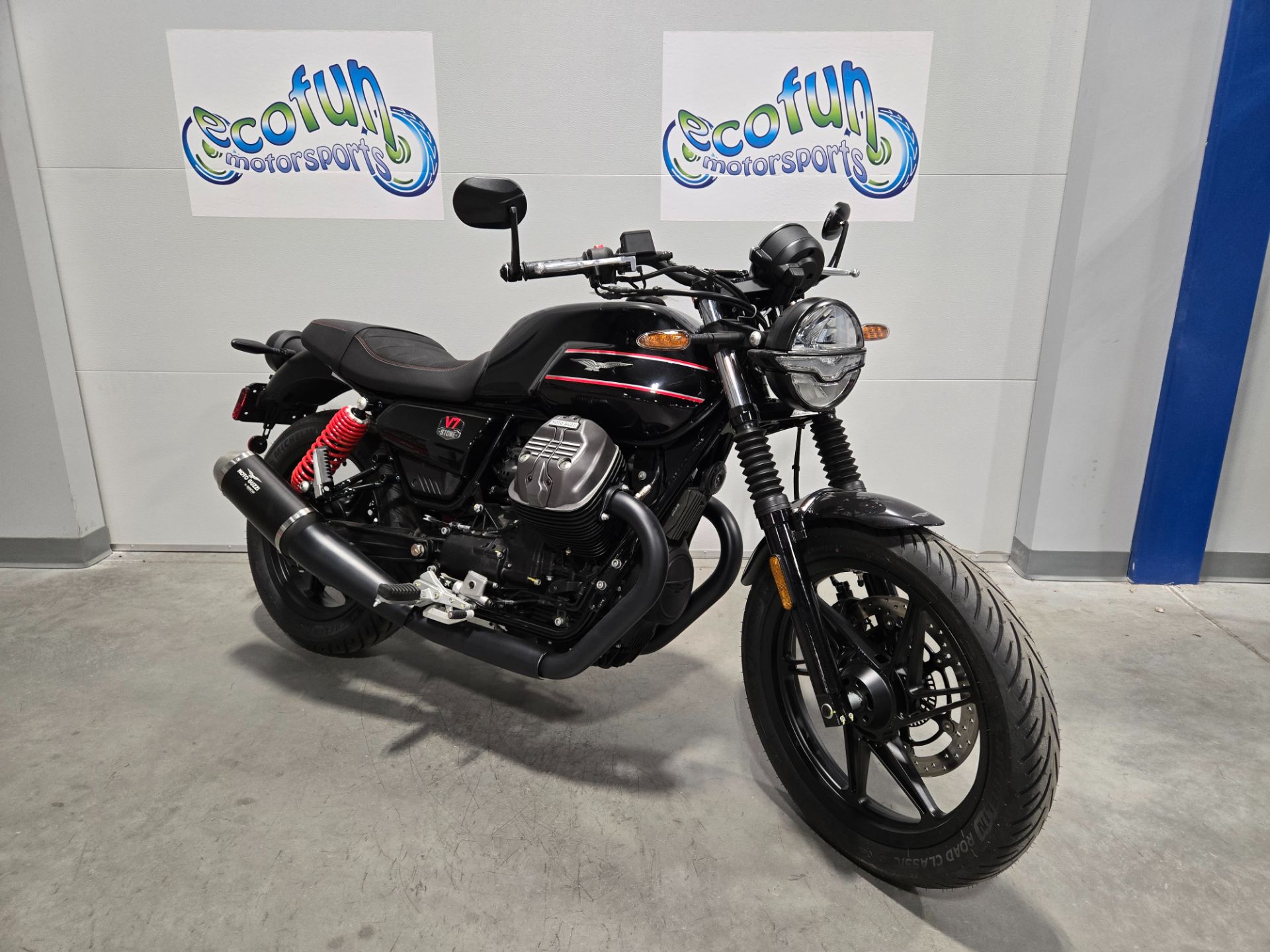 2024 Moto Guzzi photo 2