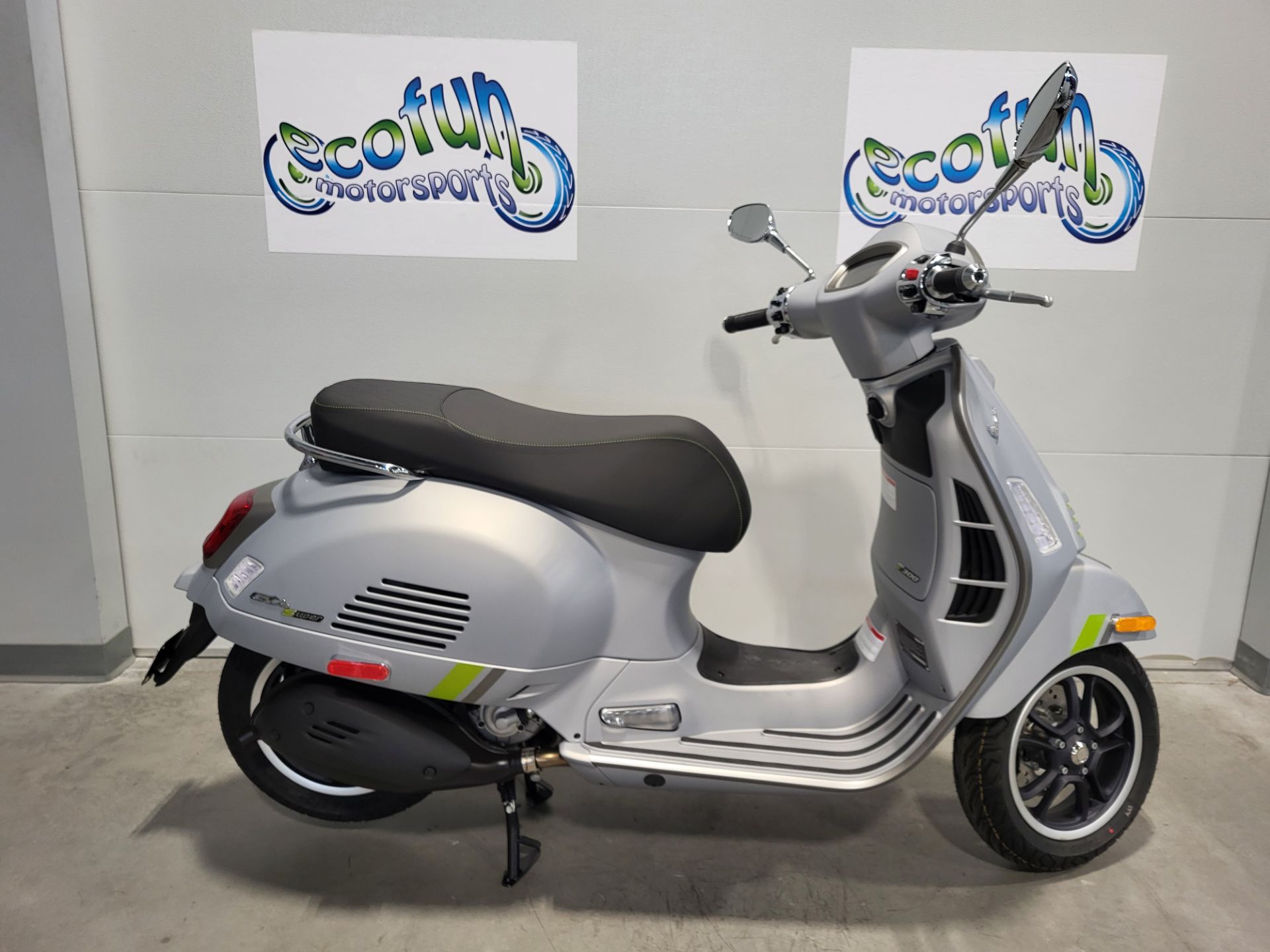 New 2024 Vespa GTS Super 300 Tech | Scooters in Forest Lake MN