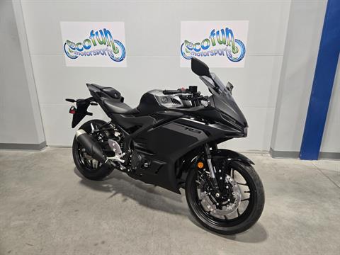 New 2025 Yamaha YZF-R3 | Motorcycles in Forest Lake MN