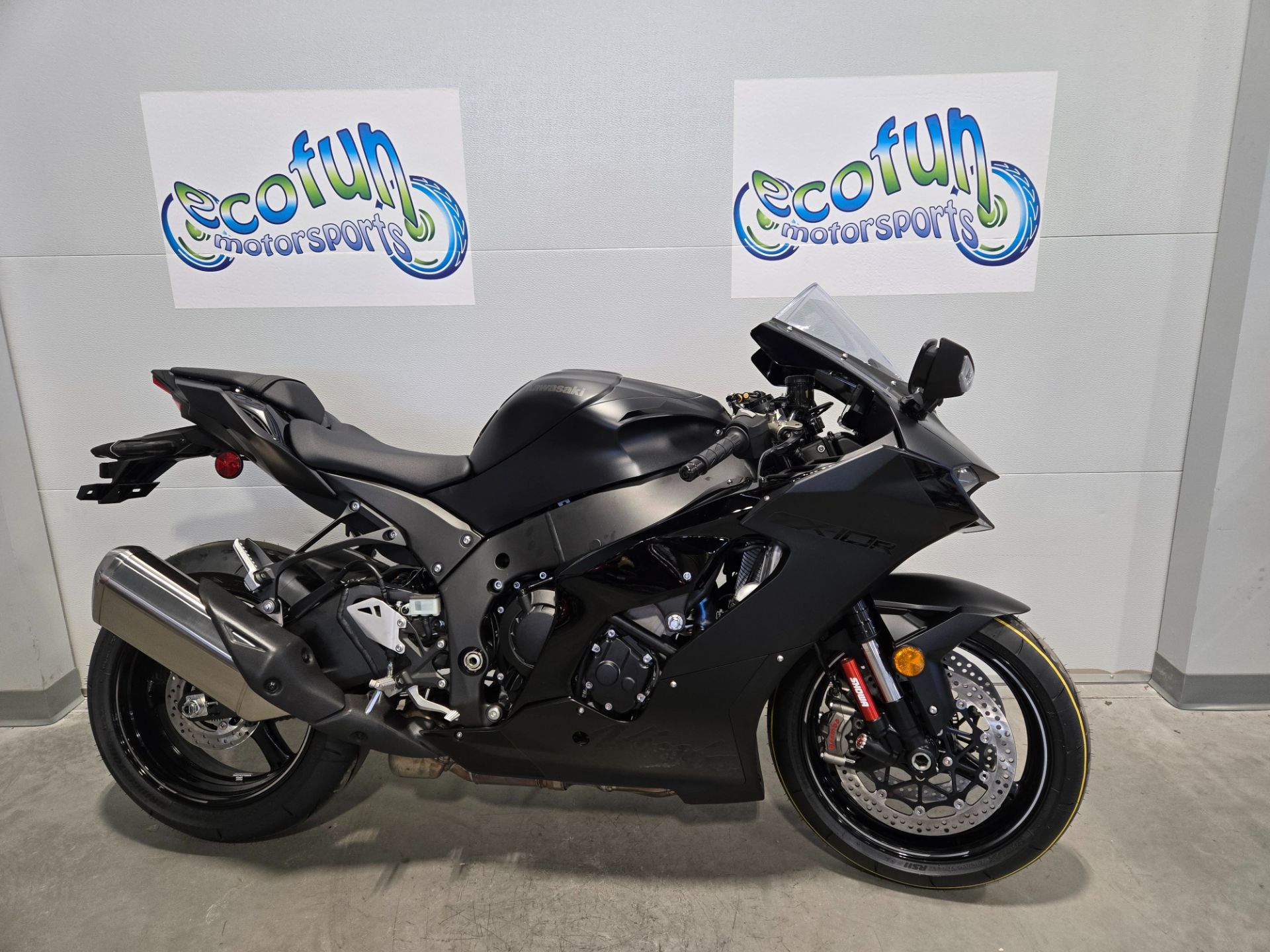 HIGH ＆ LOW New 2025 Kawasaki Ninja ZX-10R | Motorcycles in Forest Lake