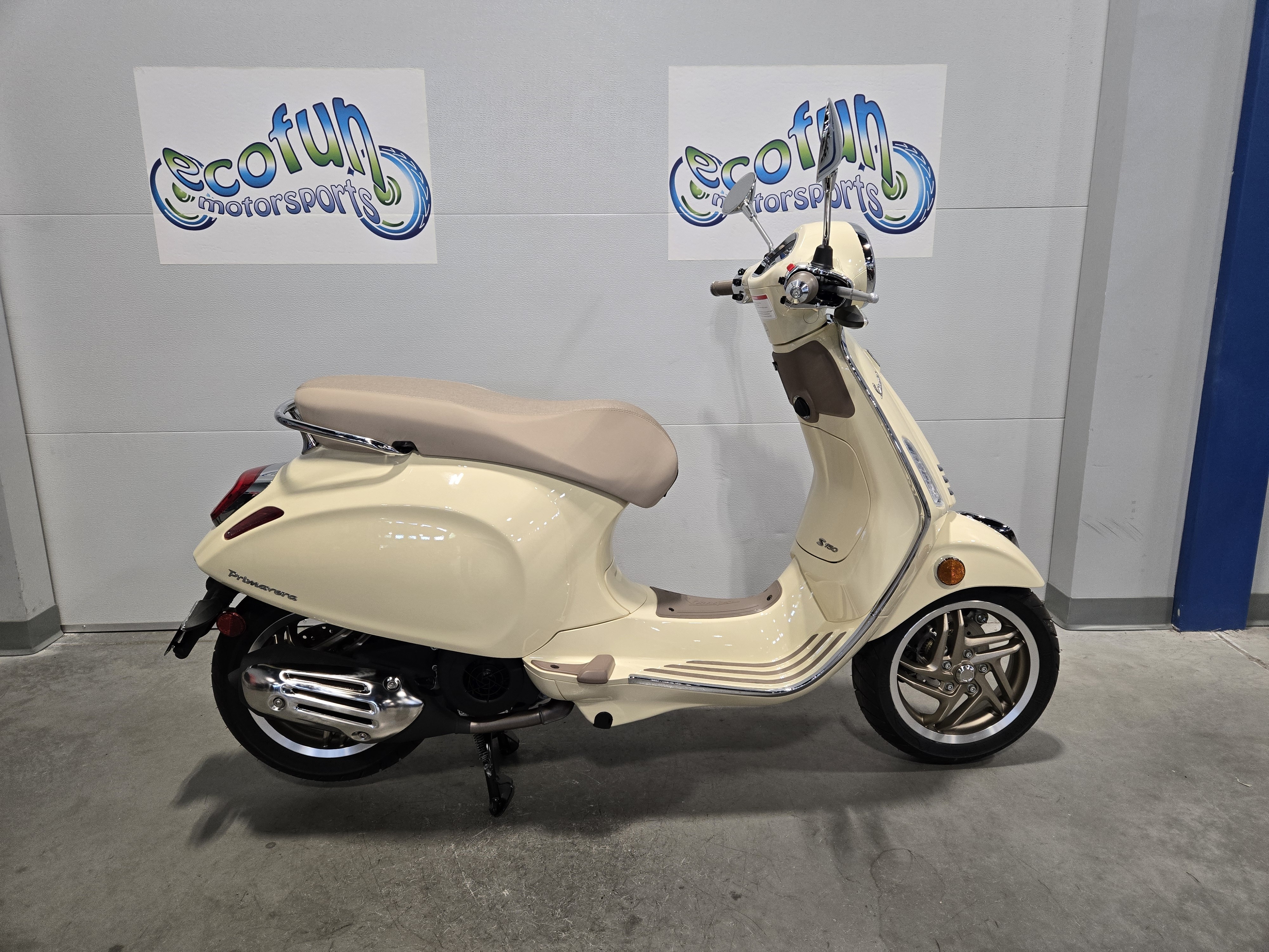 2027 Vespa Primavera photo 3