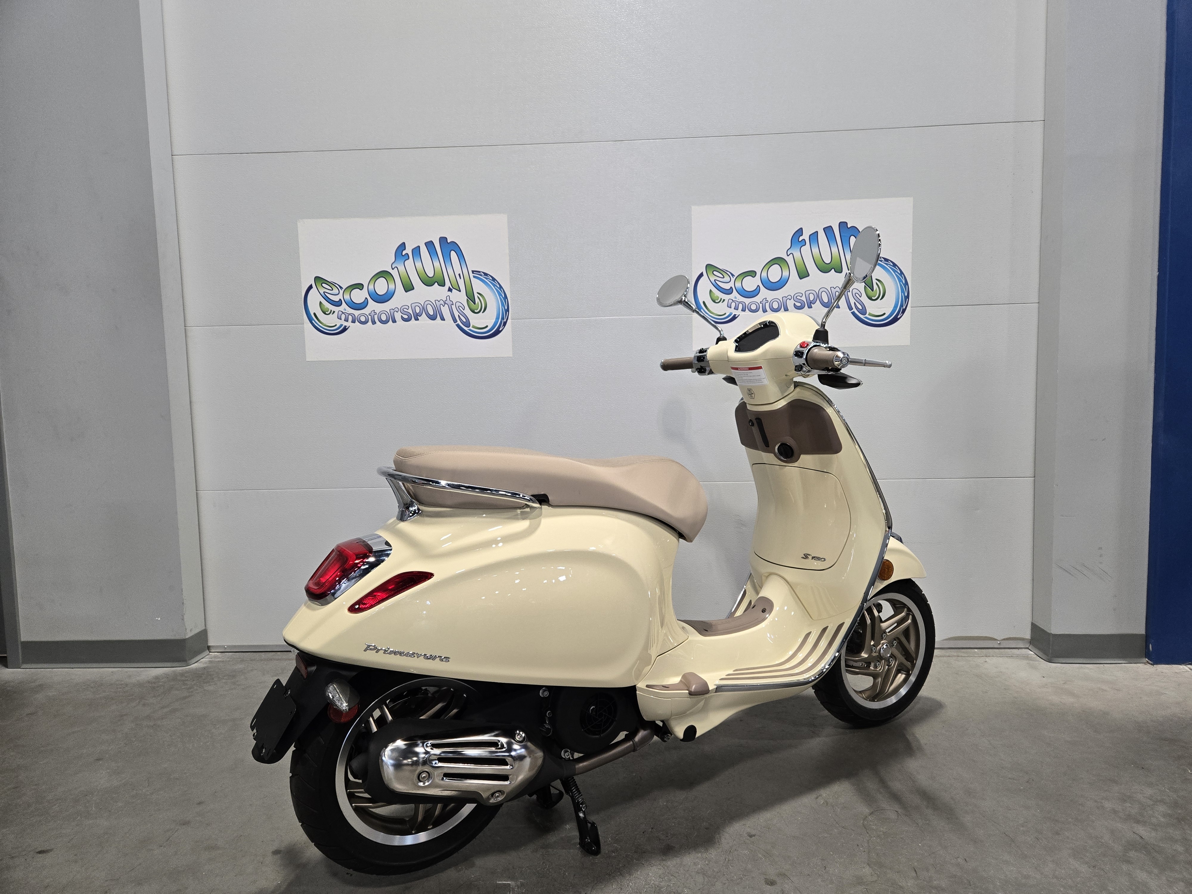 2027 Vespa Primavera photo 4