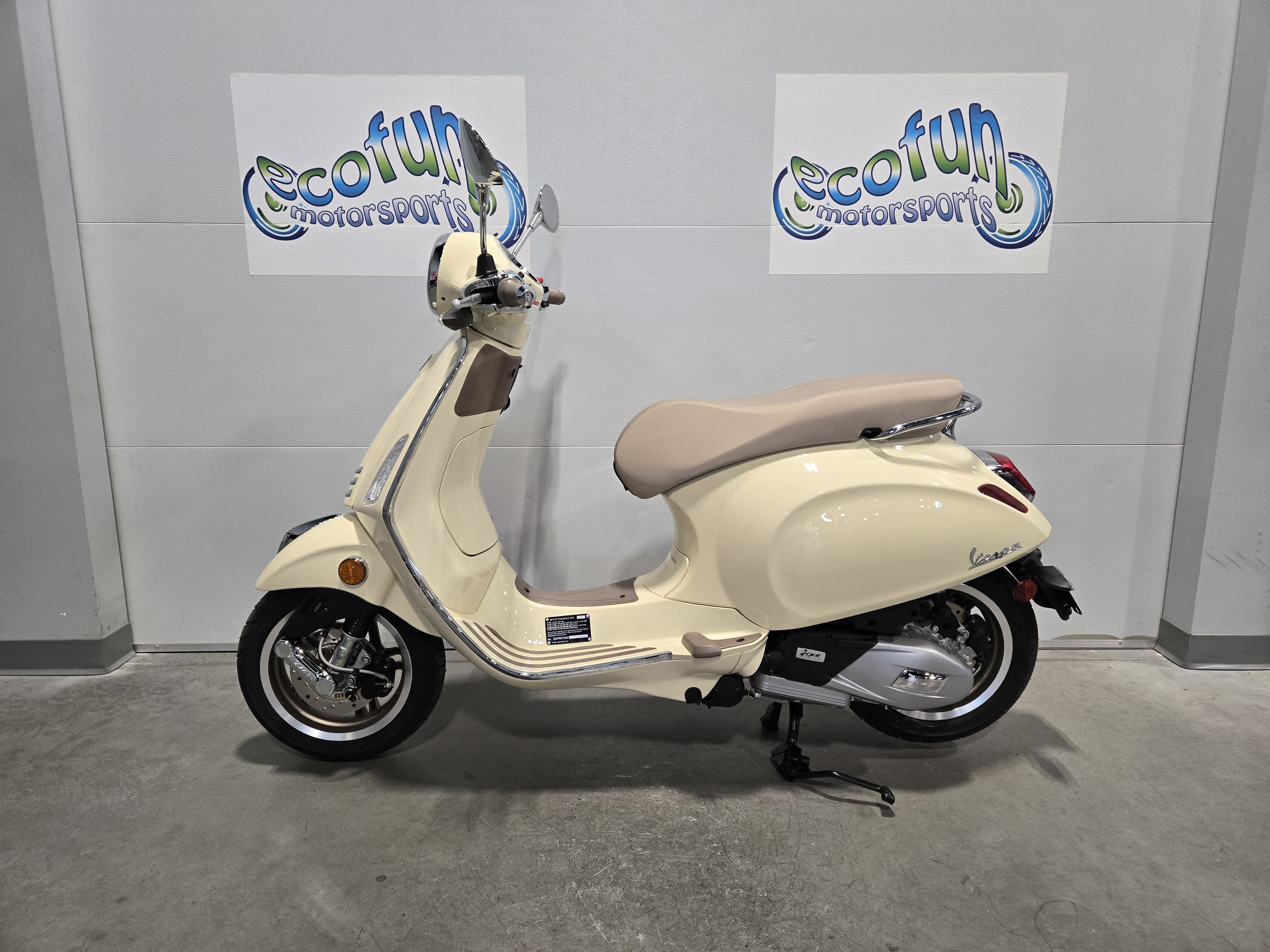 2027 Vespa Primavera photo 9
