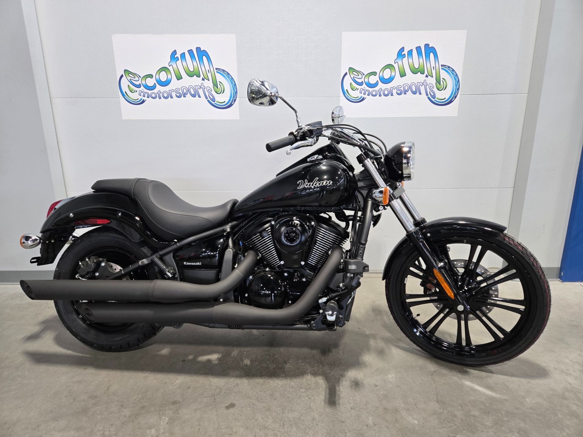 New 2026 Kawasaki Vulcan® 900 Custom | Motorcycles in Forest Lake