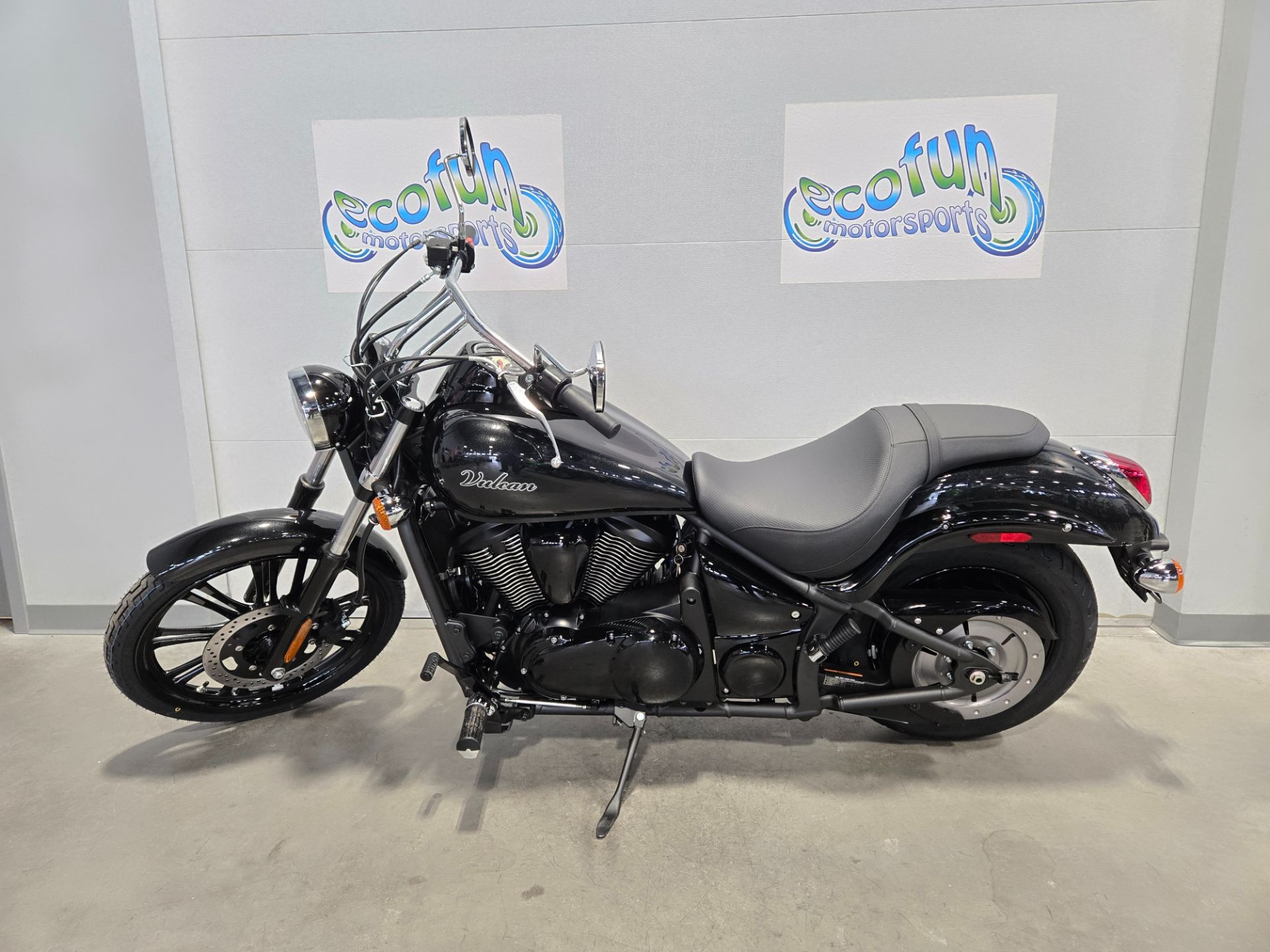 2026 Kawasaki Vulcan® 900 Custom 4