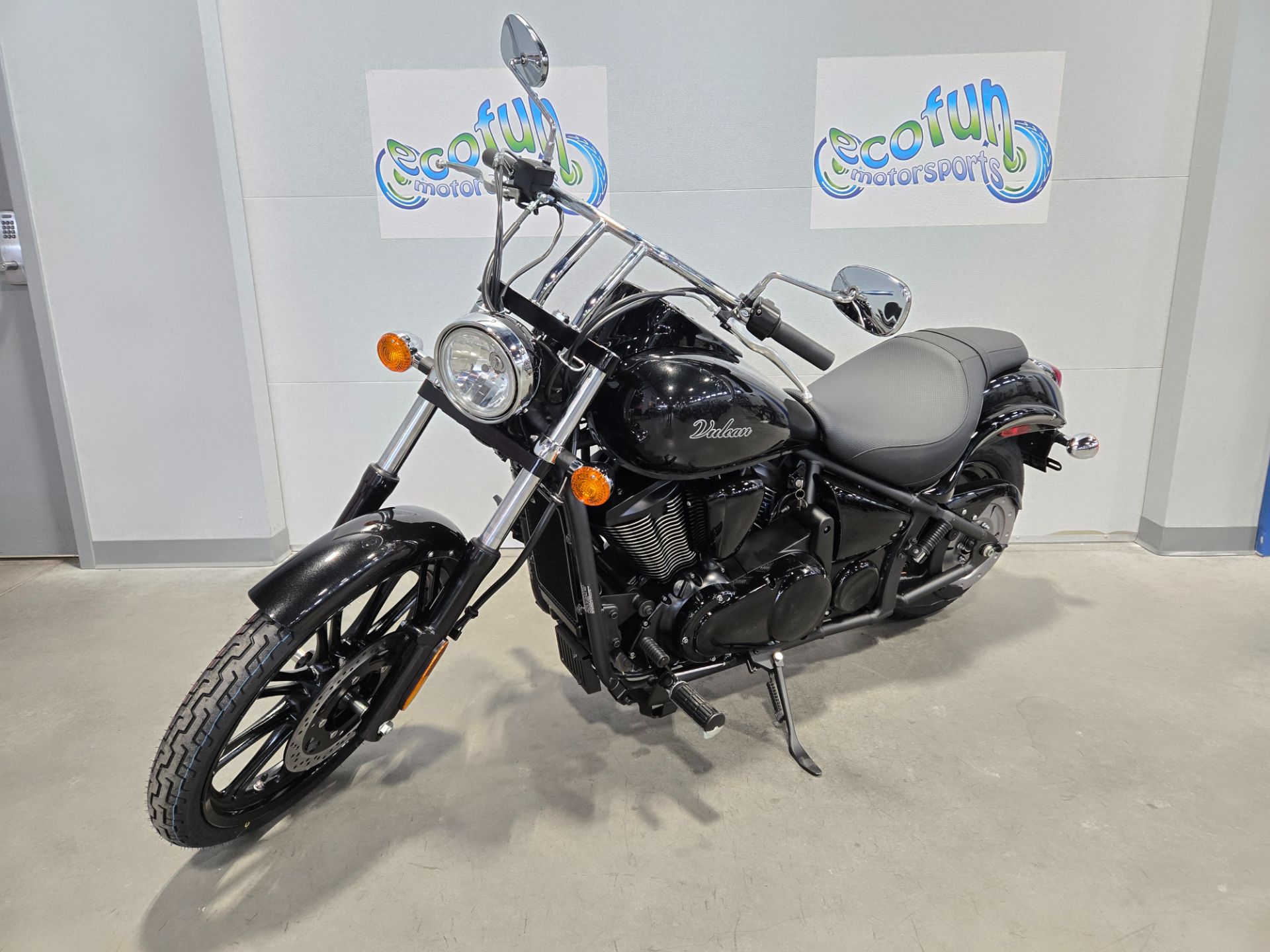 2026 Kawasaki Vulcan® 900 Custom 3