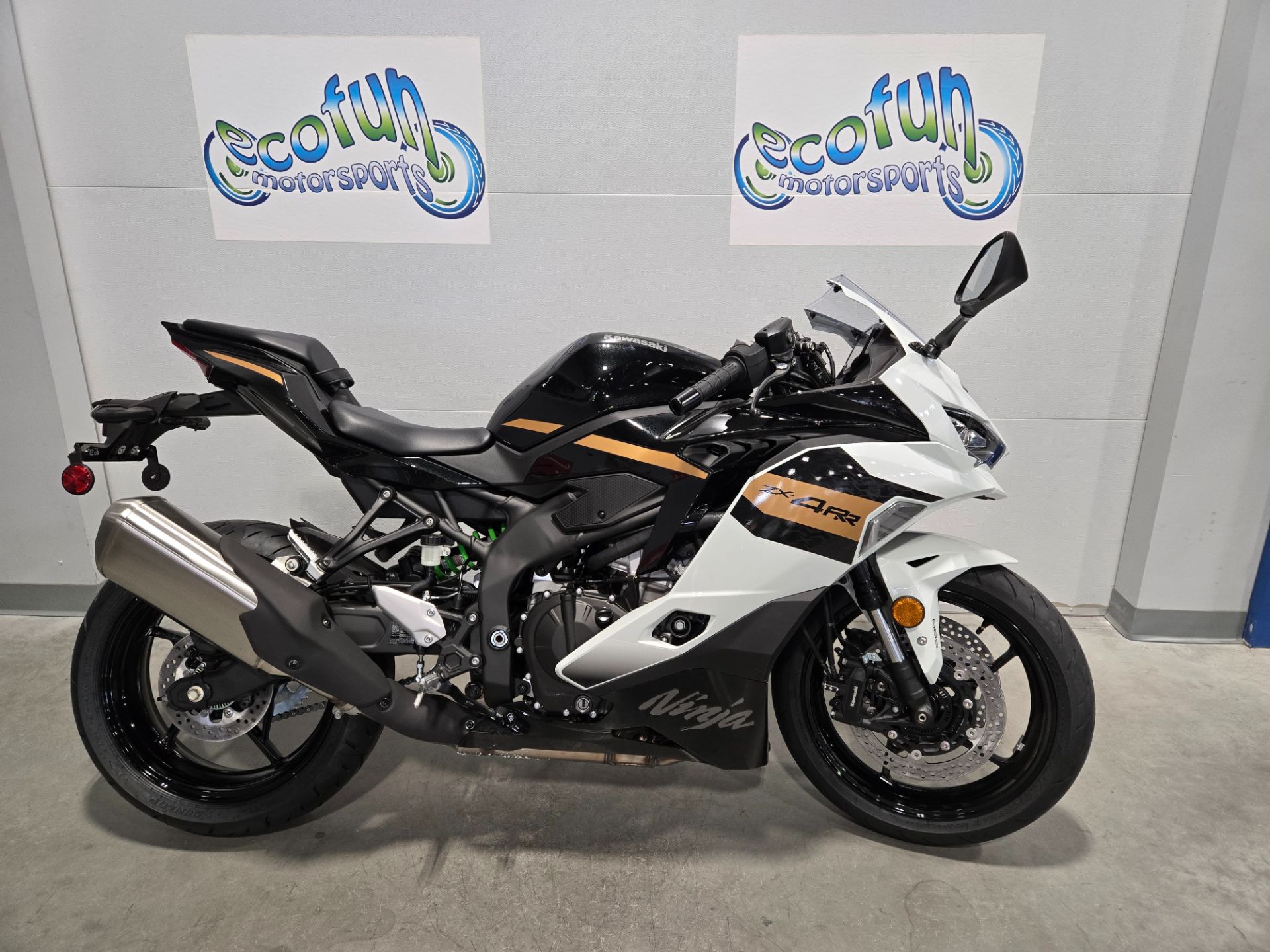 カーナビ New 2026 Kawasaki Ninja® ZX™-4RR ABS | Motorcycles in Forest Lake