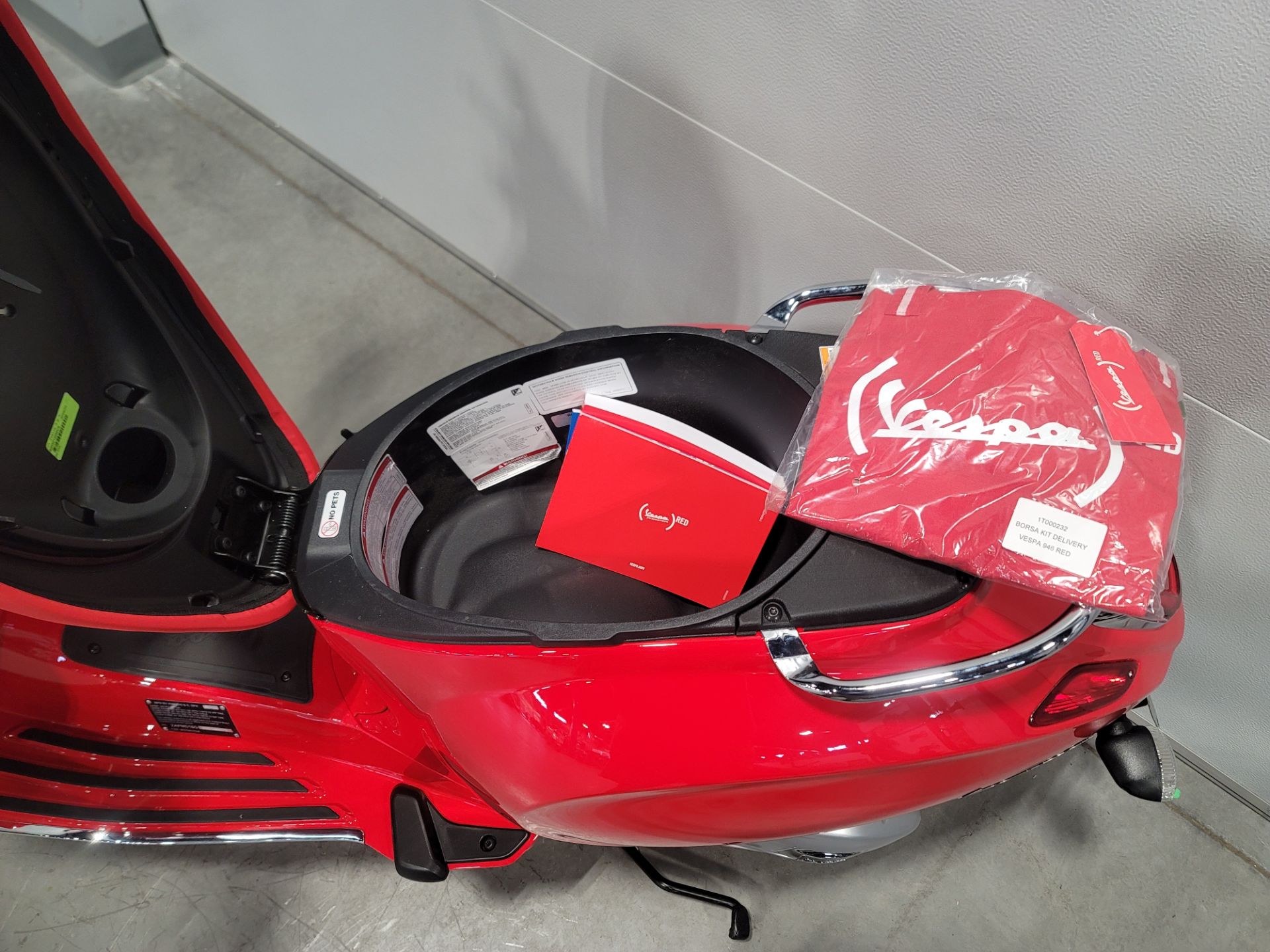 2027 Vespa Primavera photo 2