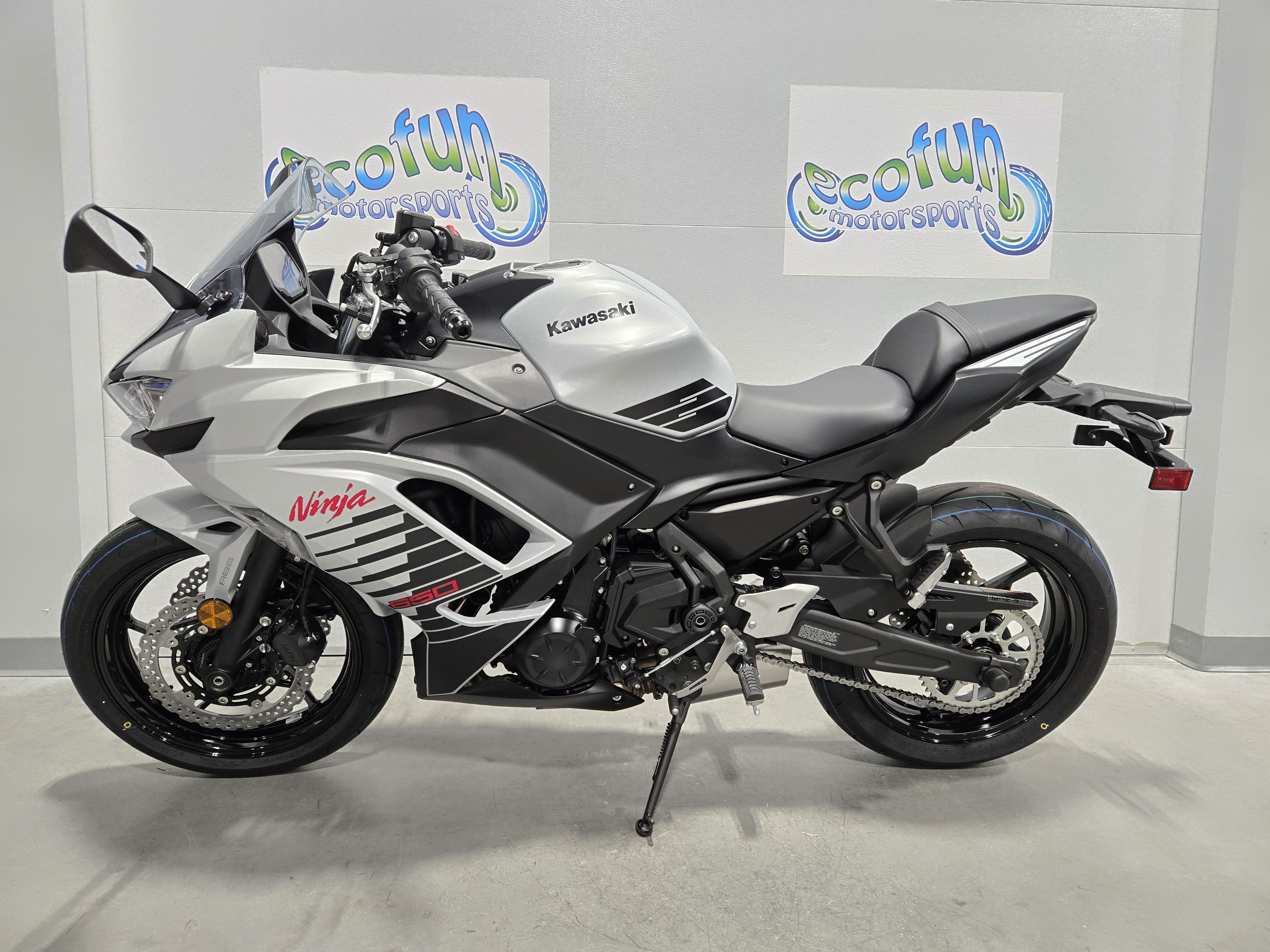2026 Kawasaki Ninja® 650 ABS 3