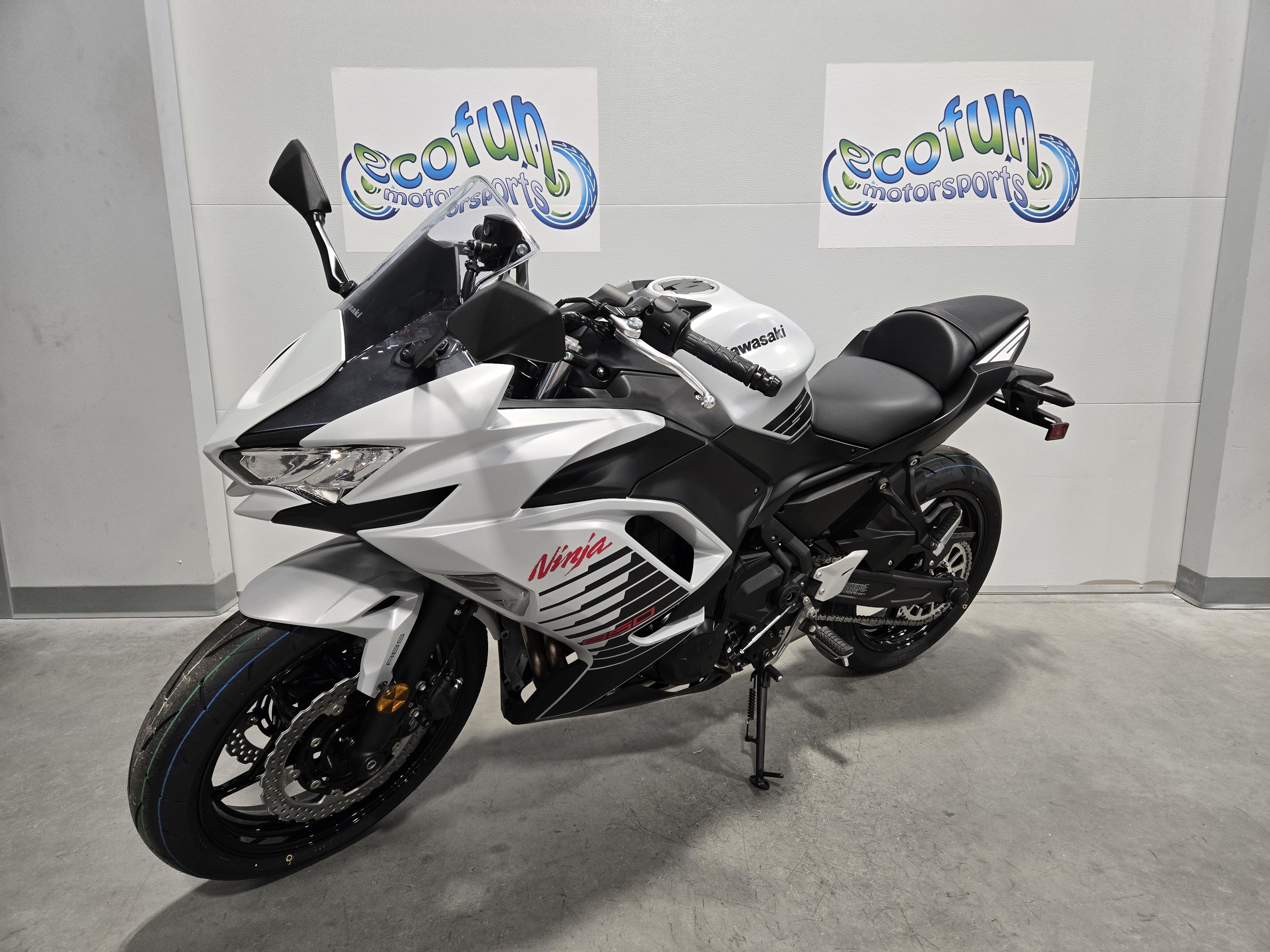2026 Kawasaki Ninja® 650 ABS 4
