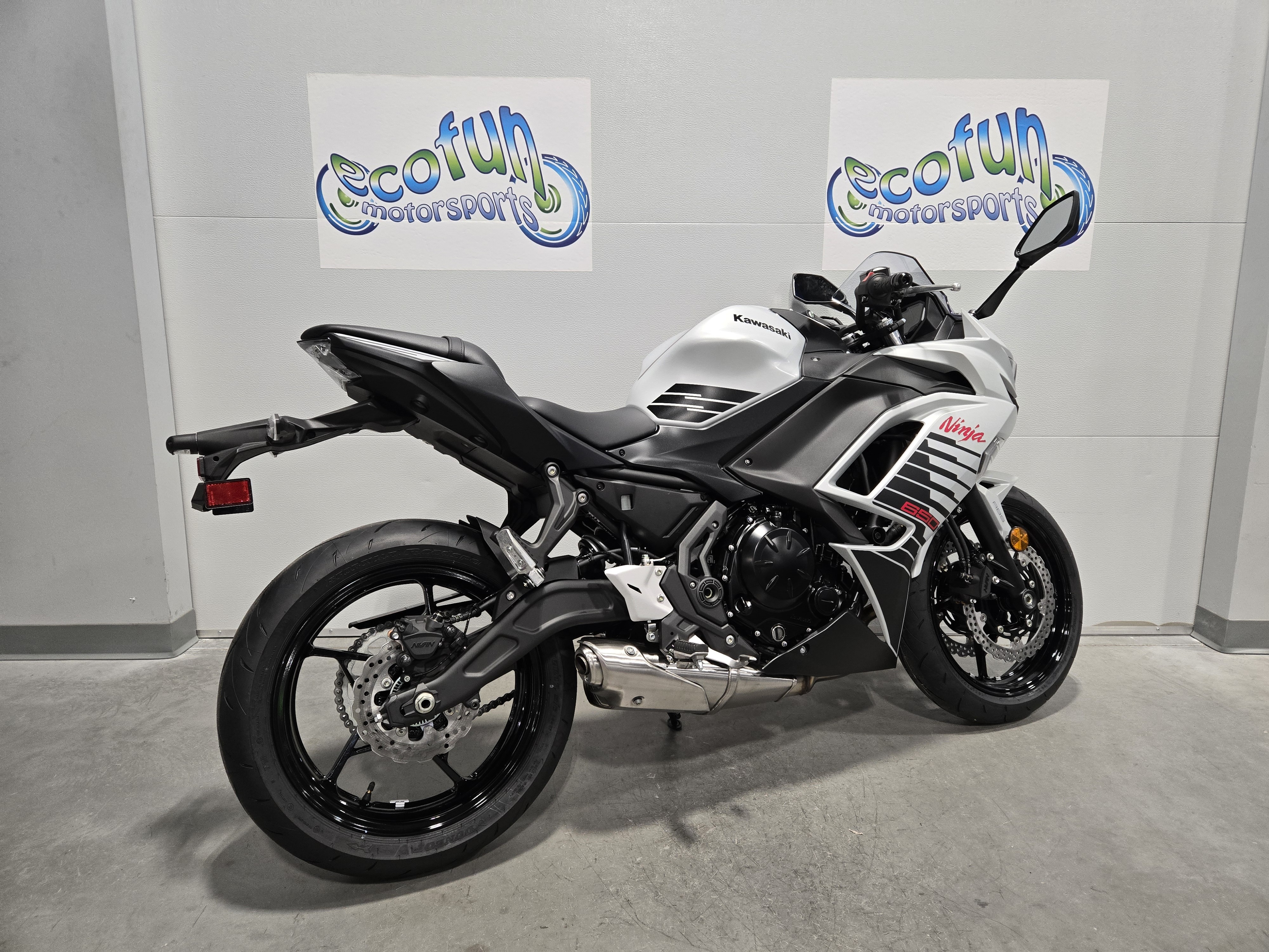 2026 Kawasaki Ninja® 650 ABS 7