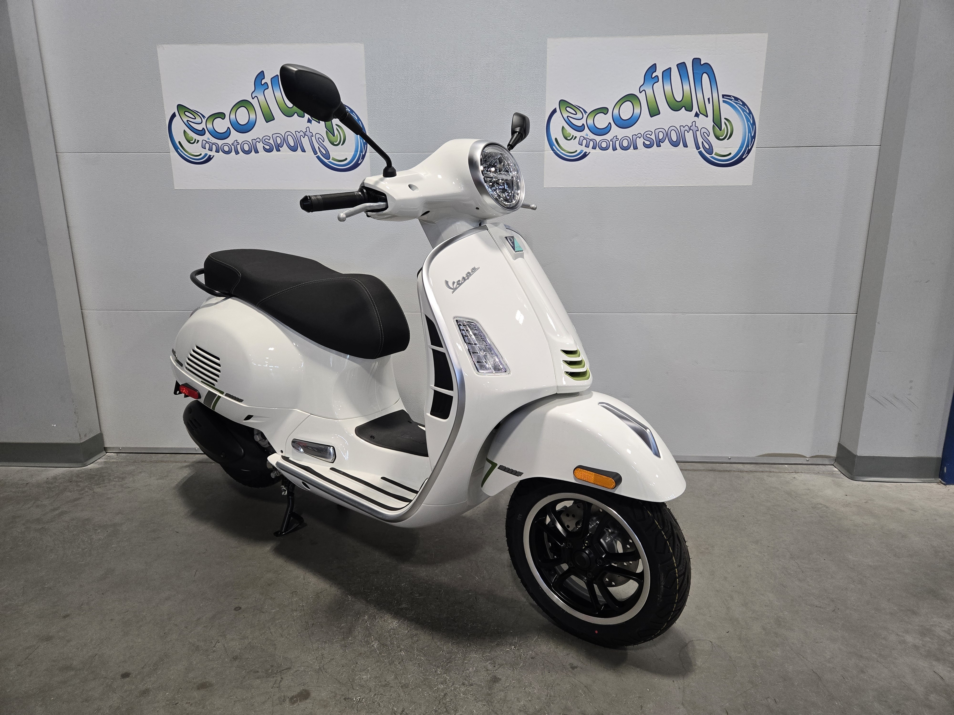 2027 Vespa GTS photo 2
