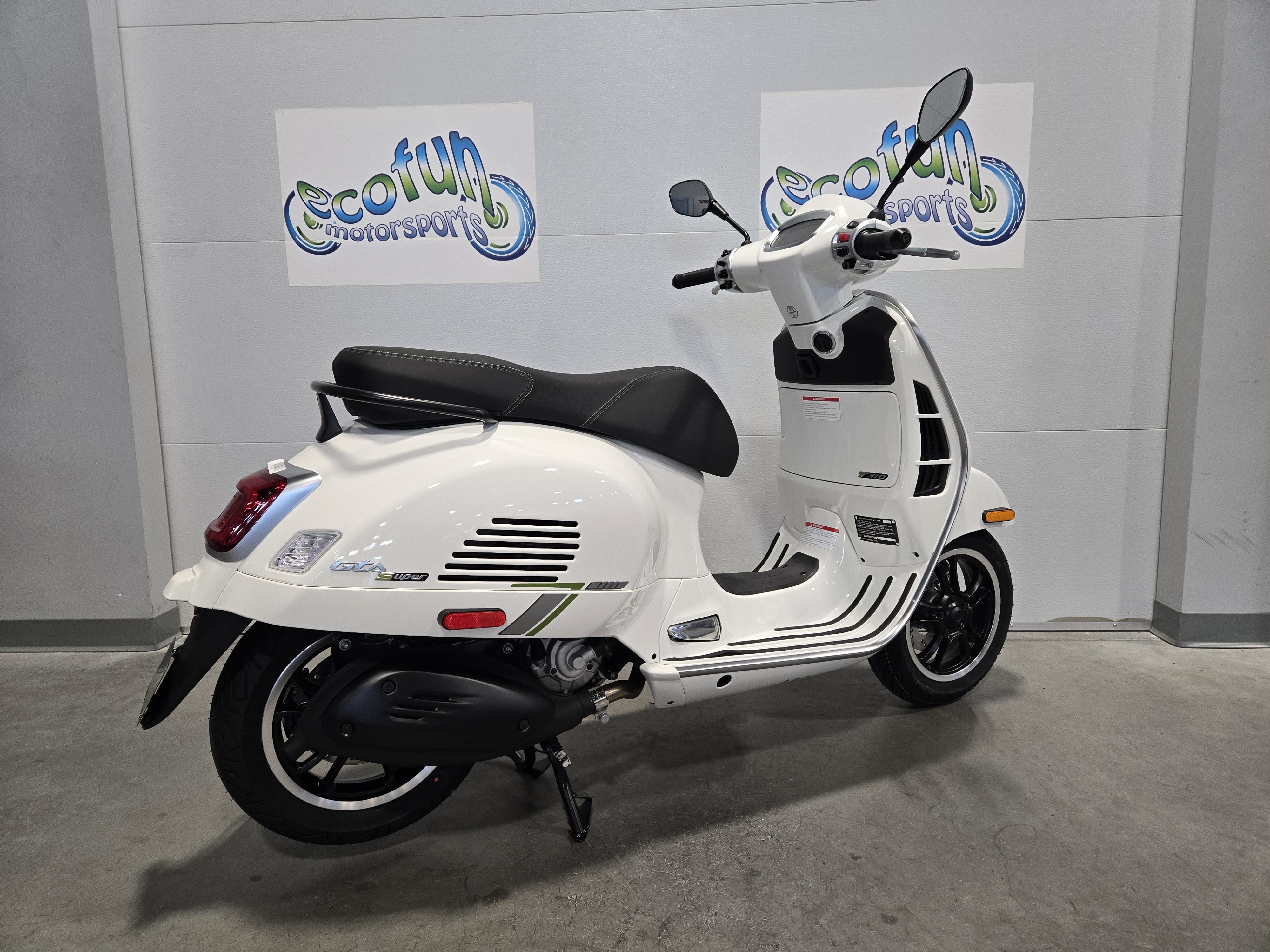 2027 Vespa GTS photo 4