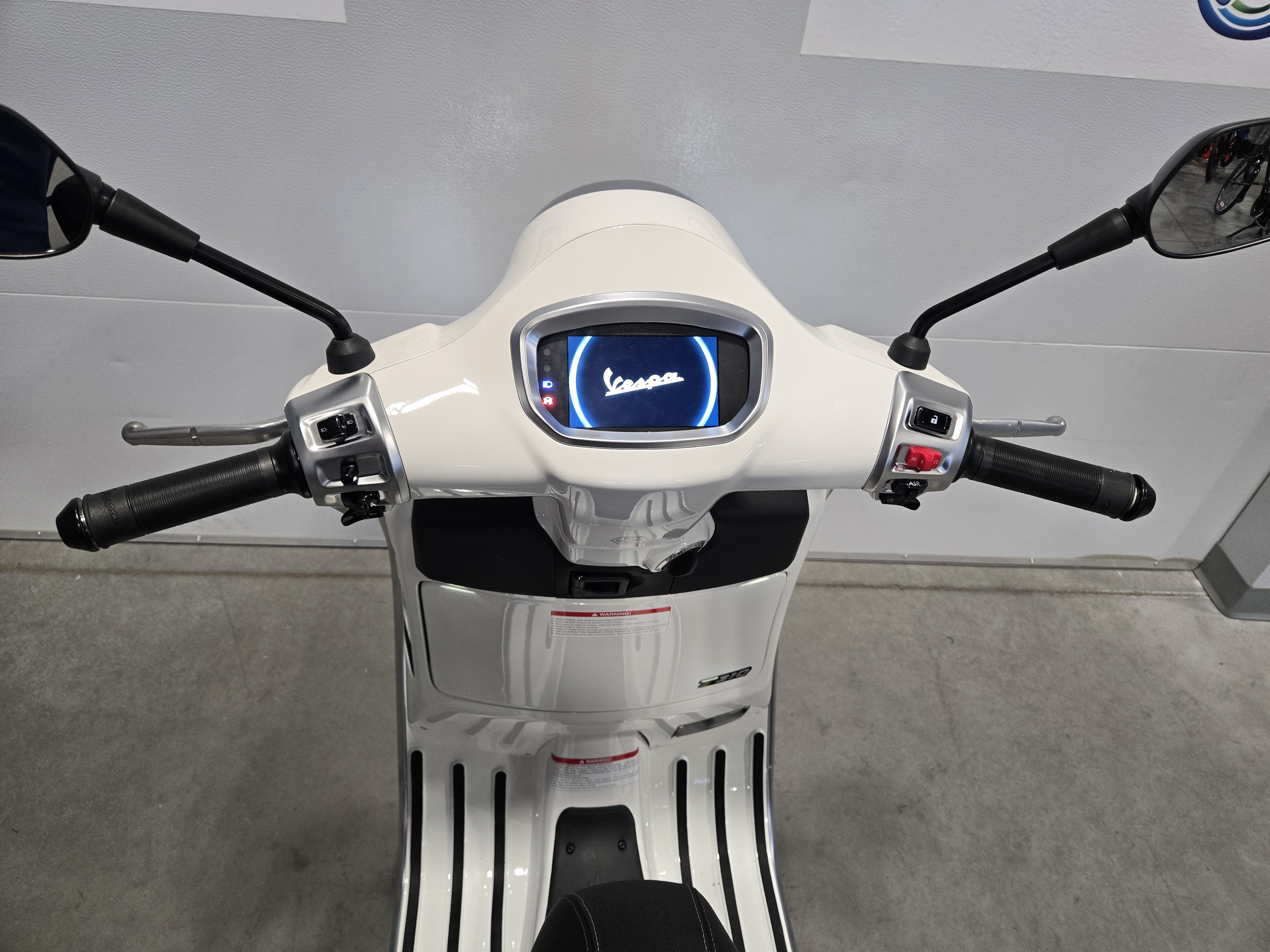 2027 Vespa GTS photo 6
