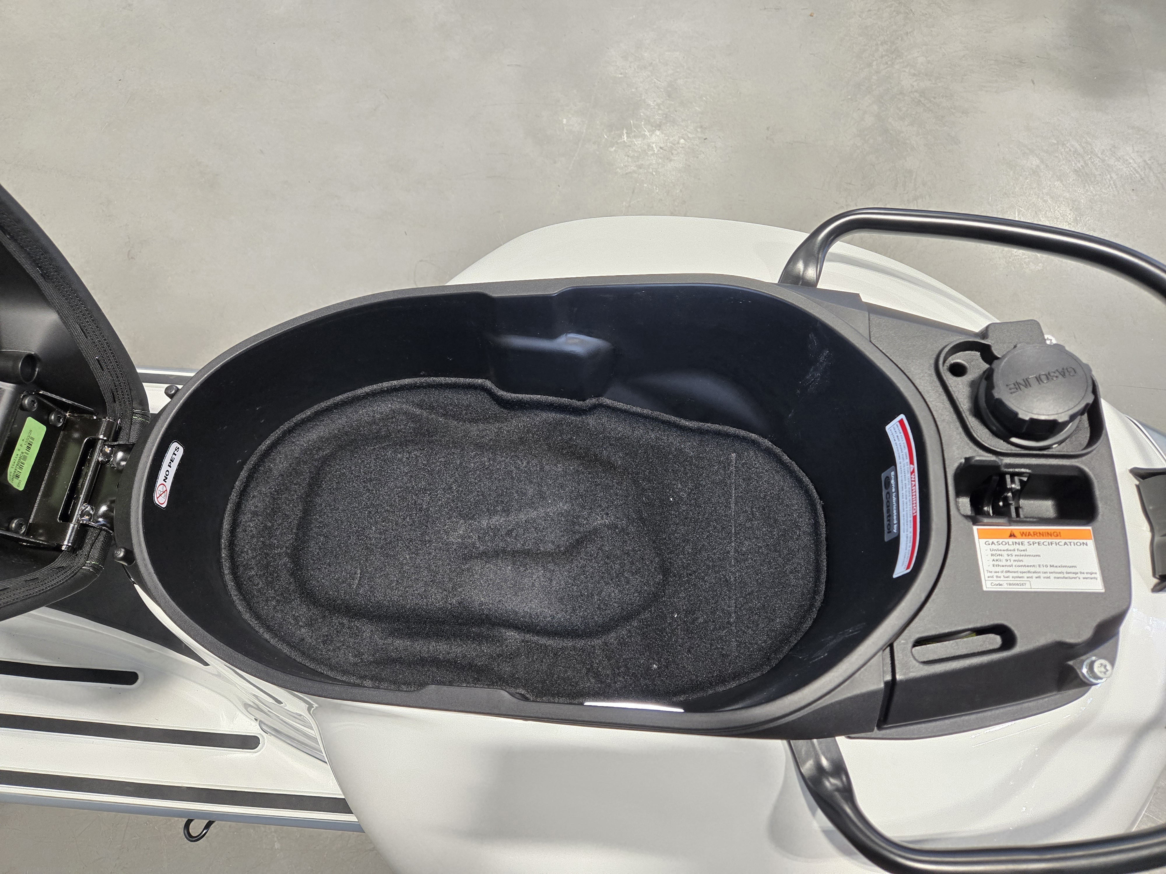 2027 Vespa GTS photo 8