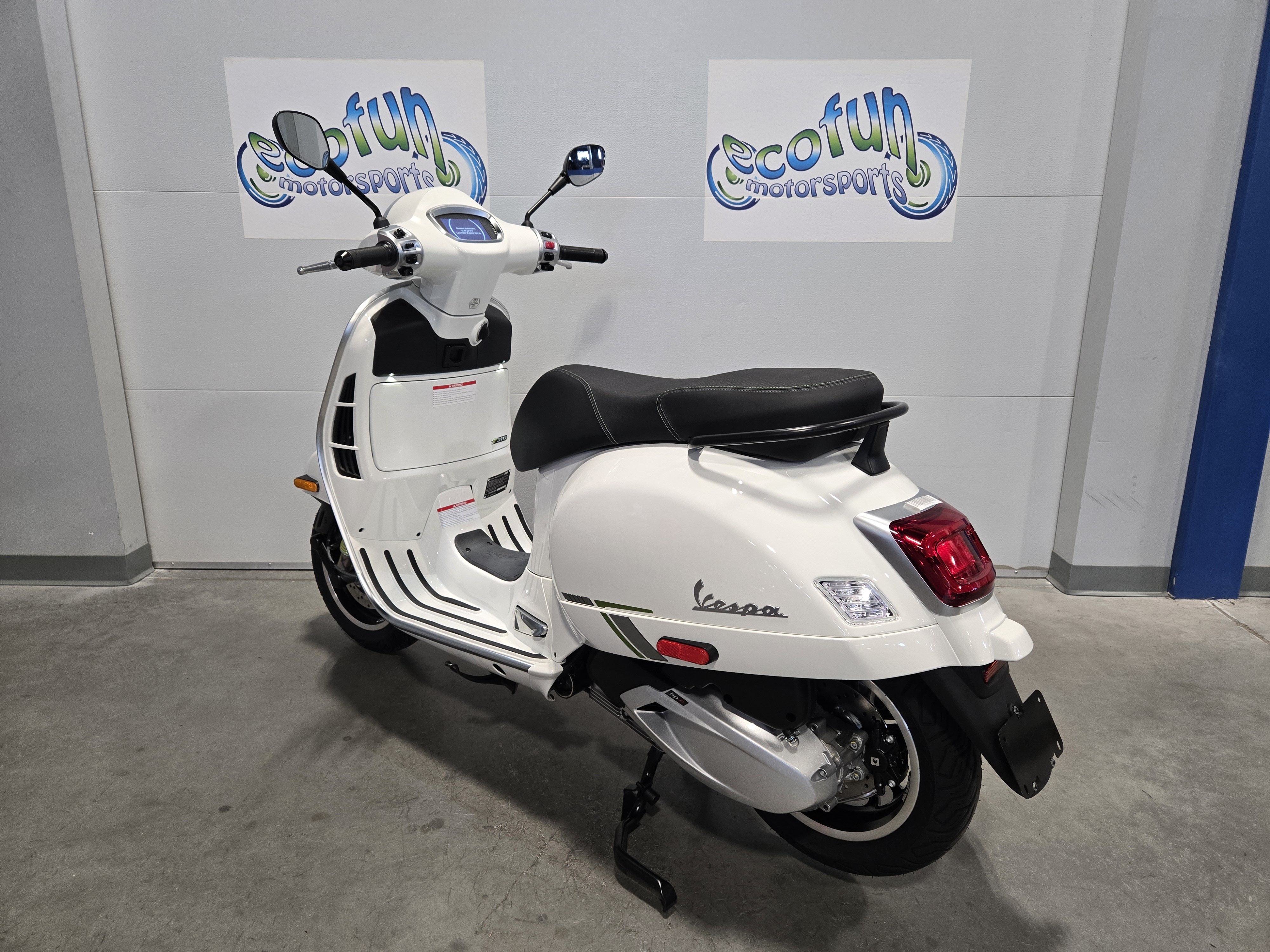 2027 Vespa GTS photo 9