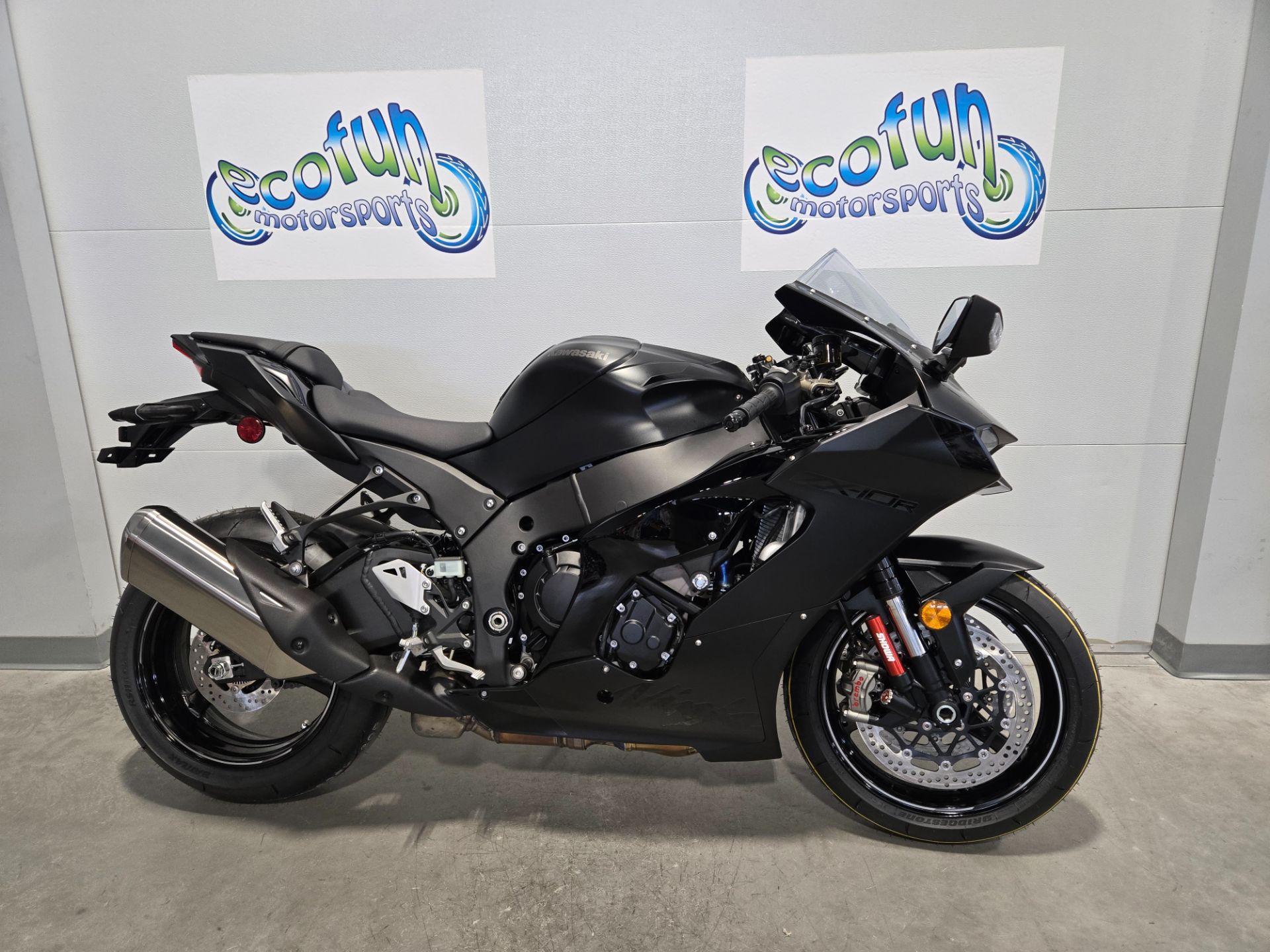 なぎさ New 2025 Kawasaki Ninja ZX-10R ABS | Motorcycles in Forest