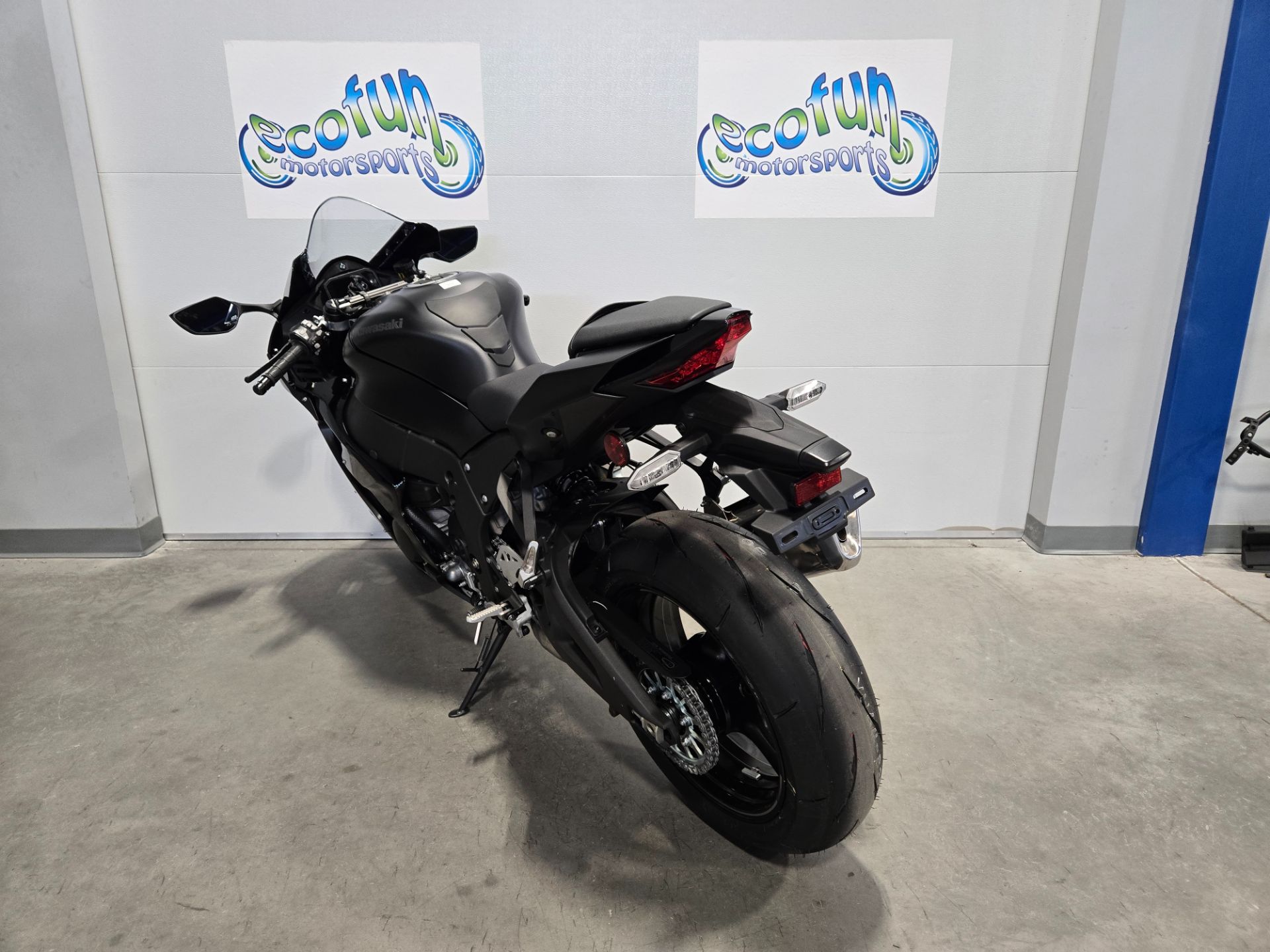 黒50、ダークブラウン50 New 2025 Kawasaki Ninja ZX-10R ABS | Motorcycles in Forest Lake MN