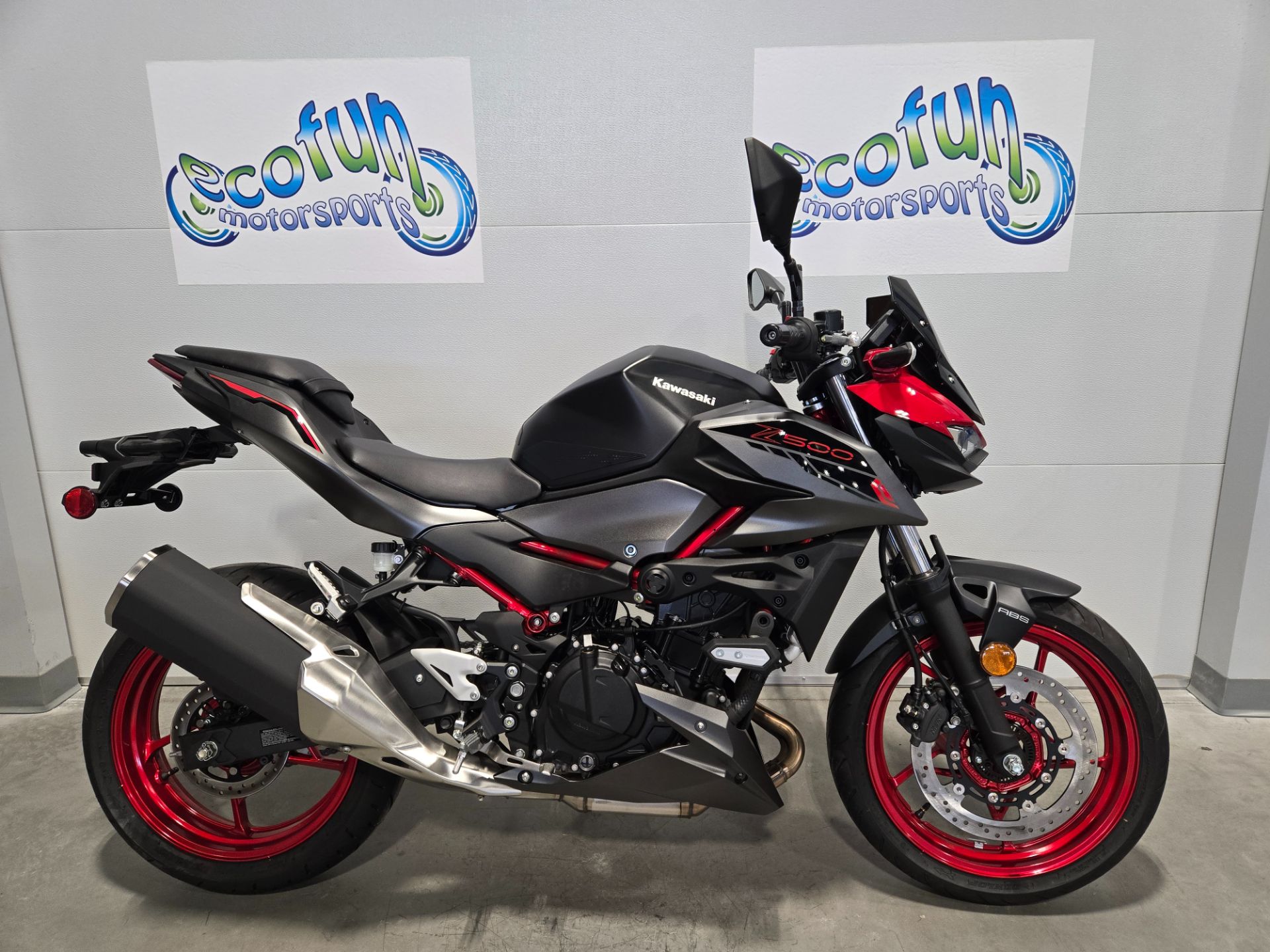 New 2025 Kawasaki Z500 SE ABS | Motorcycles in Forest Lake MN