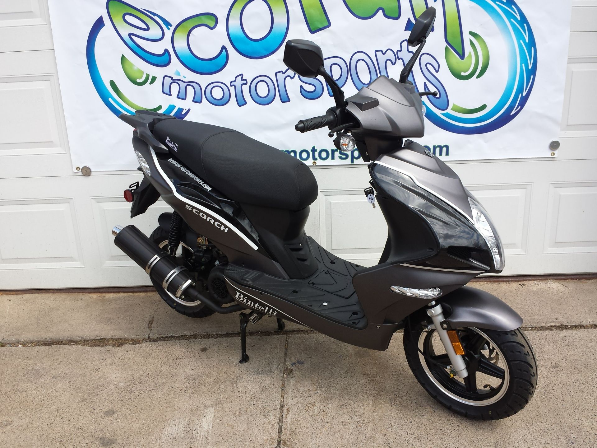 New 2023 YNGF Scorch 150cc Scooter | Scooters in Forest Lake MN | Charcoal