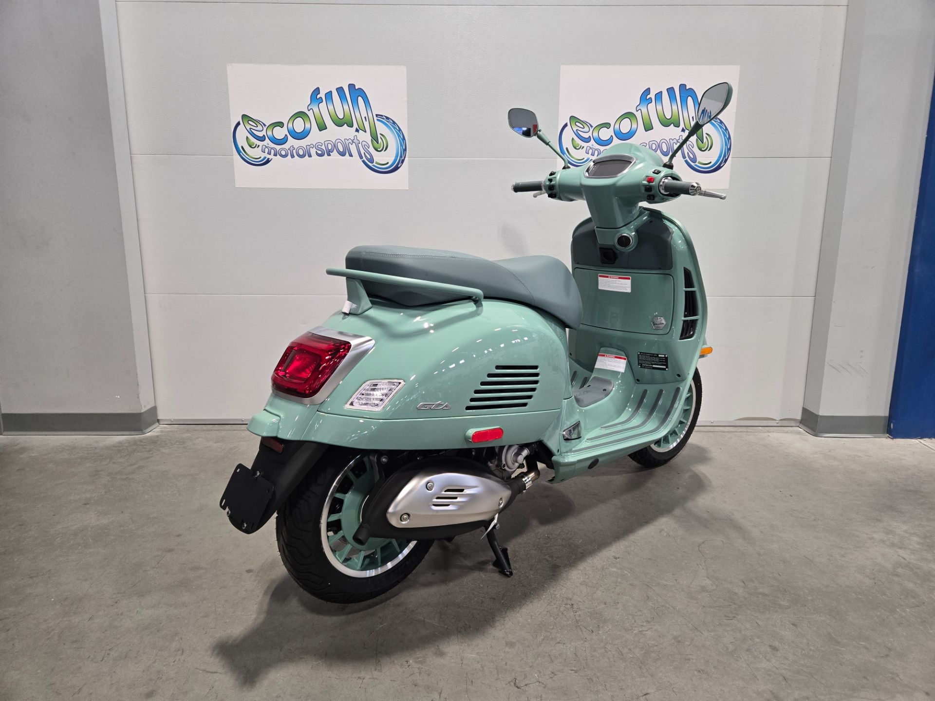 2027 Vespa GTS photo 9