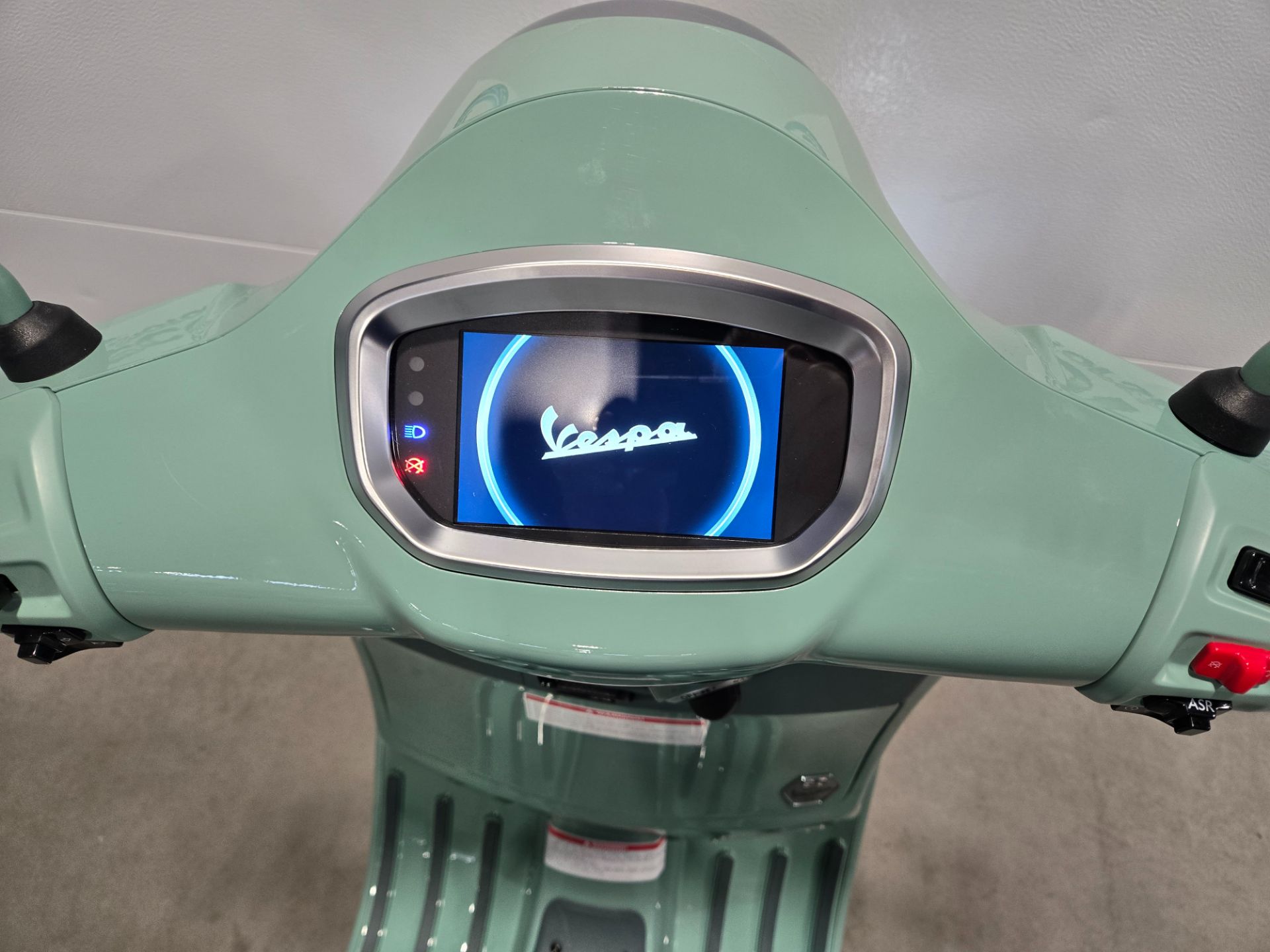 2027 Vespa GTS photo 4