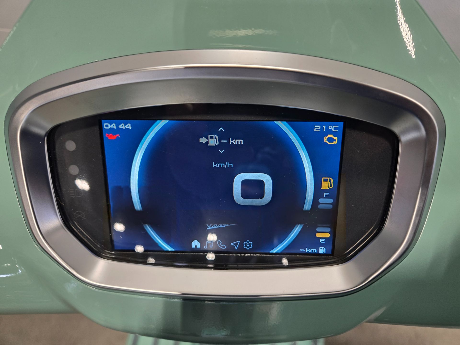 2027 Vespa GTS photo 7