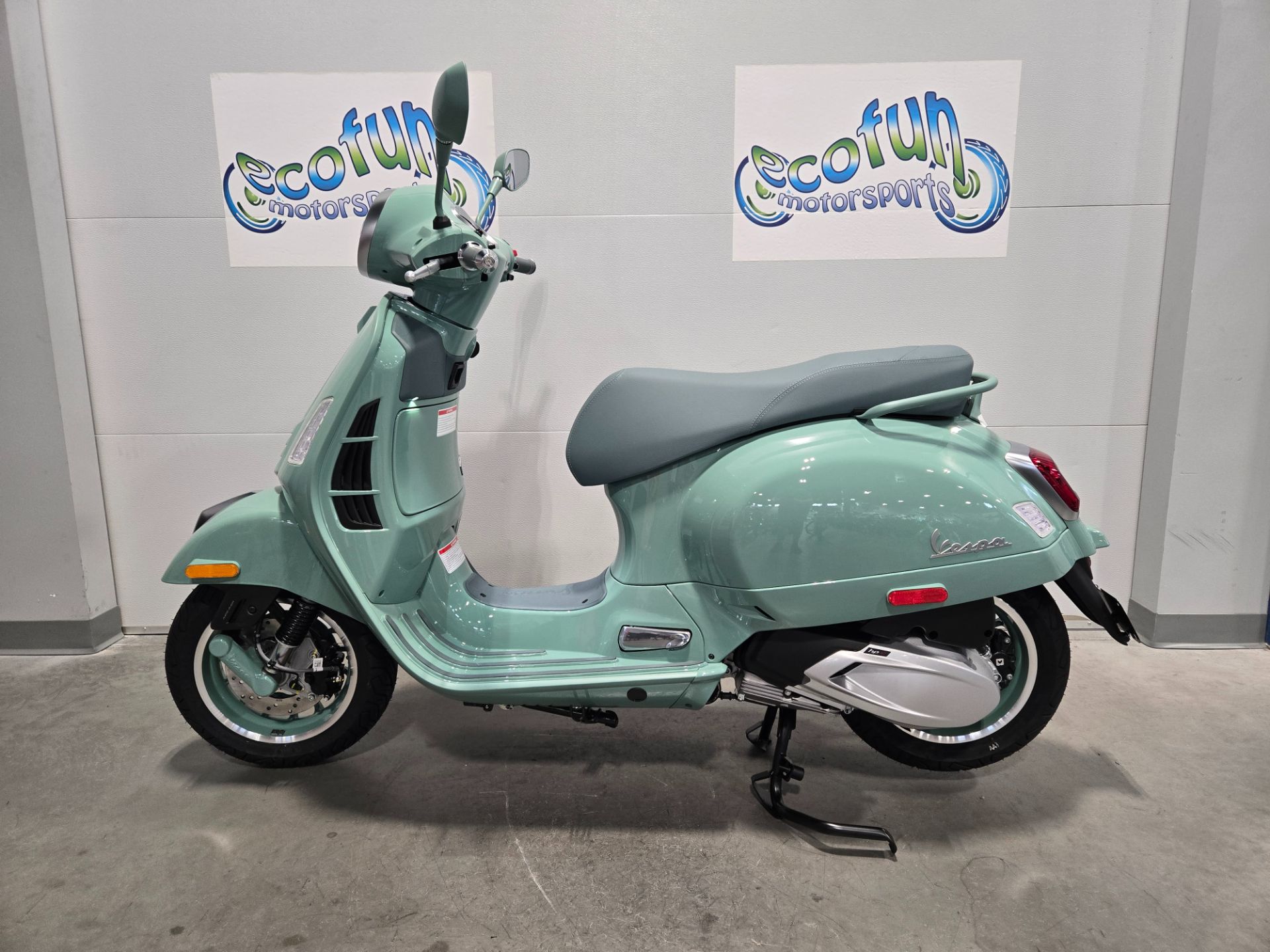 2027 Vespa GTS photo 3