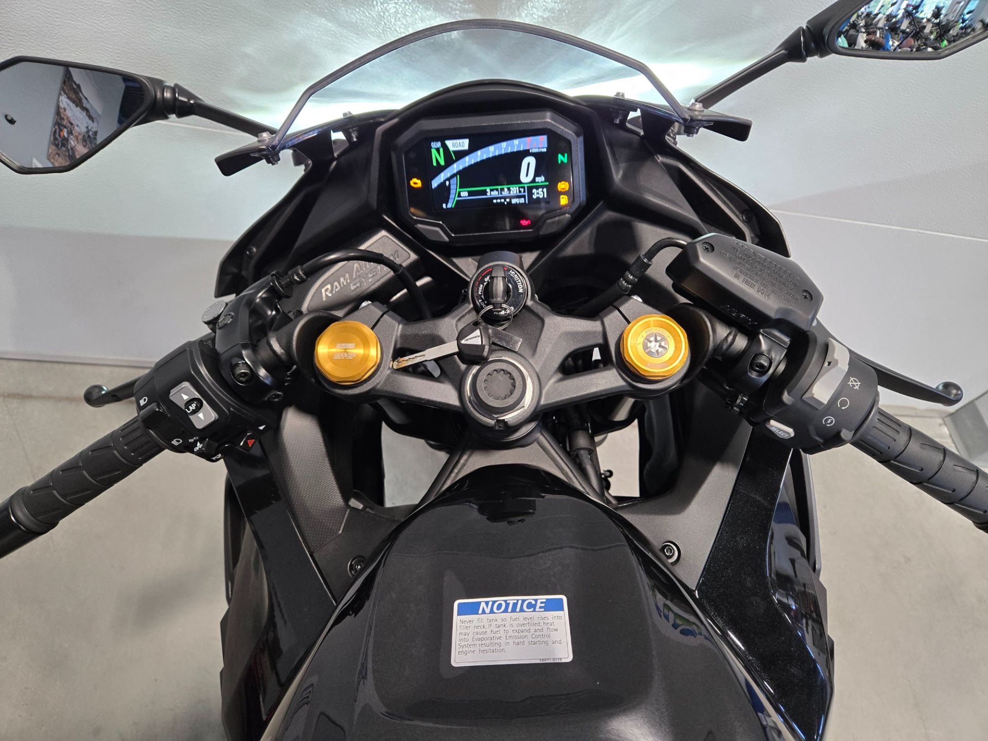 riページ New 2026 Kawasaki Ninja ZX-4R ABS Metallic Spark Black