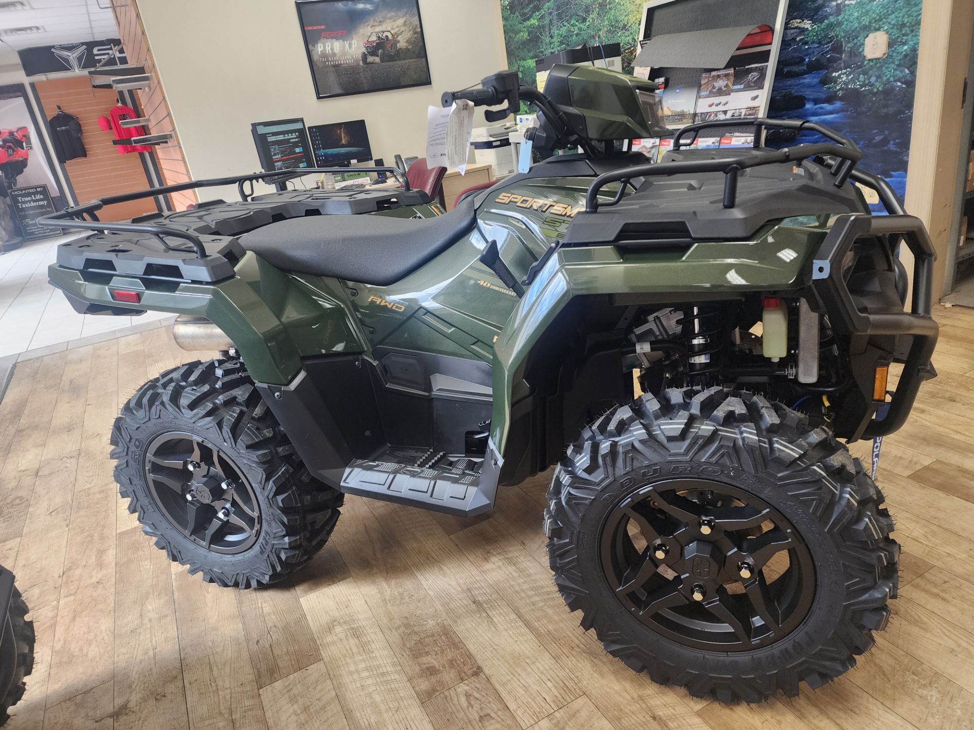 VIP SPECIAL LIMITED 海神 4-570 New 2026 Polaris Sportsman 570 Premium - 40th Anniversary Edition