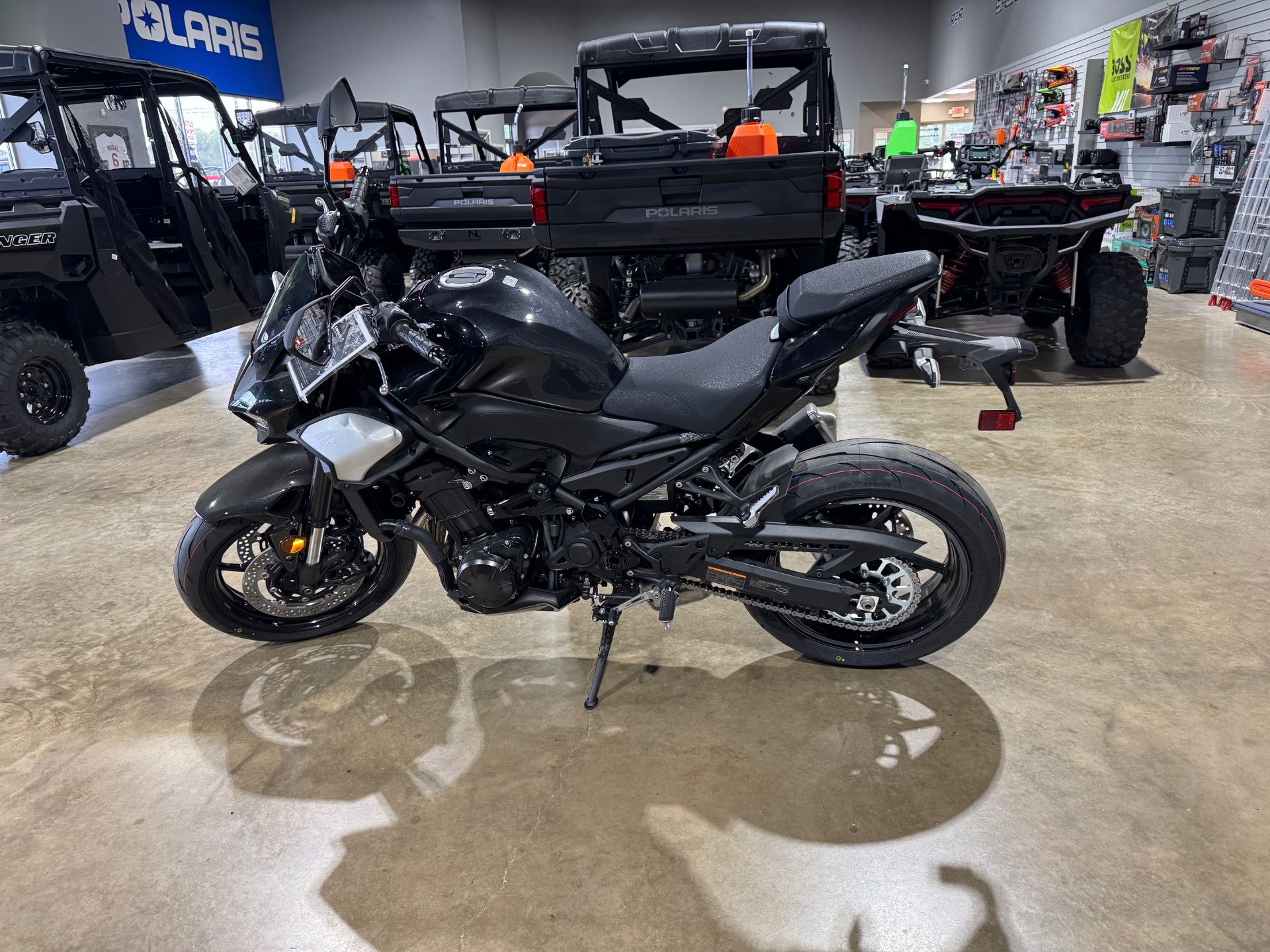 2025 Kawasaki Z900 ABS 1