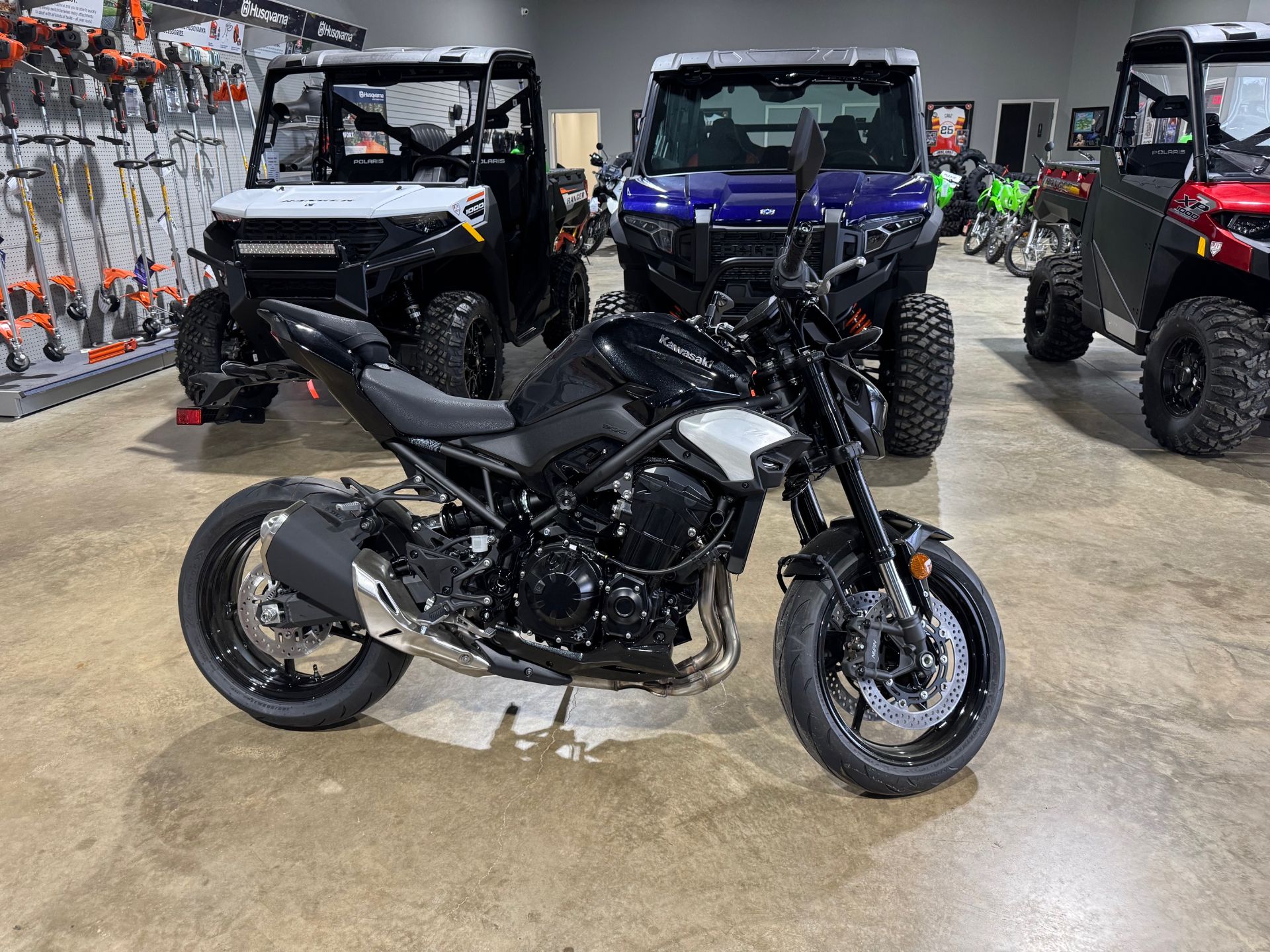 2025 Kawasaki Z900 ABS 2