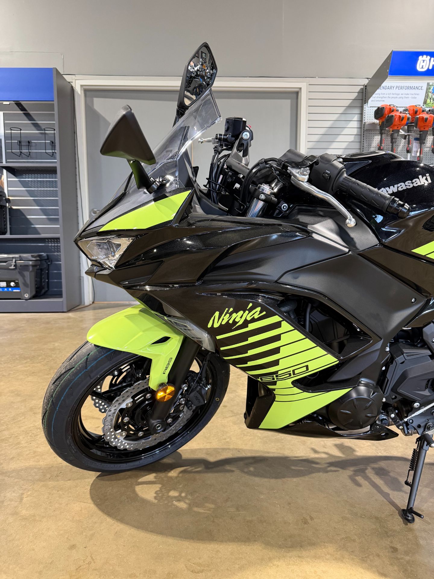 2026 Kawasaki Ninja® 650 ABS 5